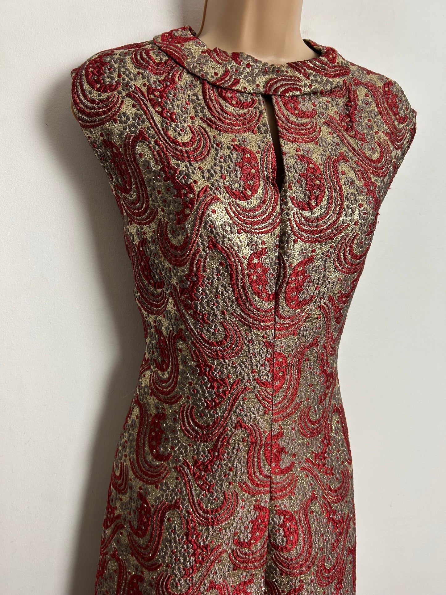 Vintage 1960s UK Size 14 Red & Gold Brocade Sleeveless Mod Xmas Party Shift Dress