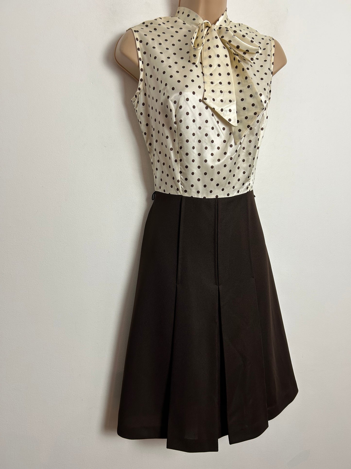 Vintage 1960s HAREM UK Size 8 Brown & Cream Polka Dot Print Sleeveless Pussy Bow Mod Dress
