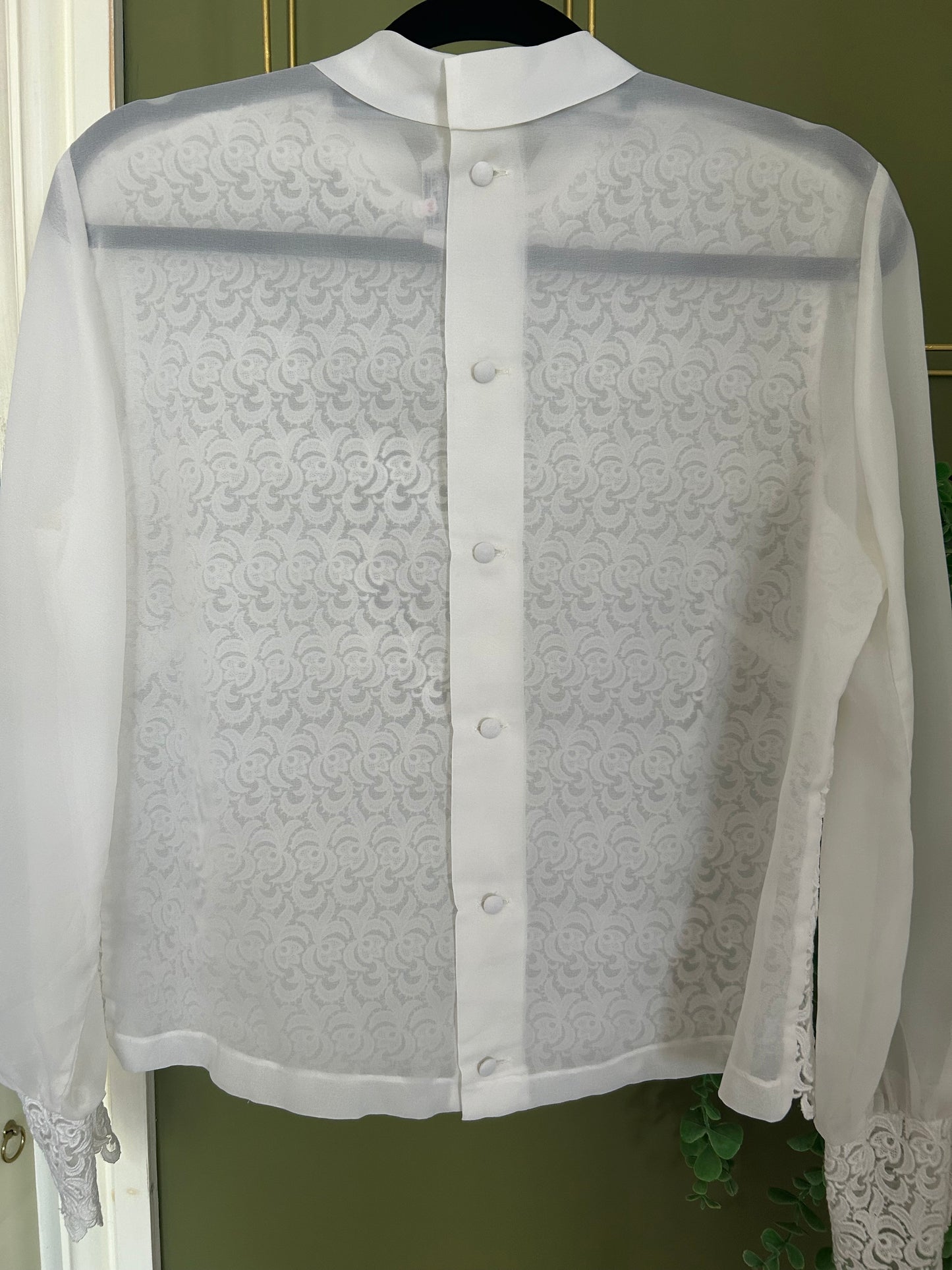 Vintage 1960s Size 14 White Lace Front Button Back Long Sleeve Blouse Top