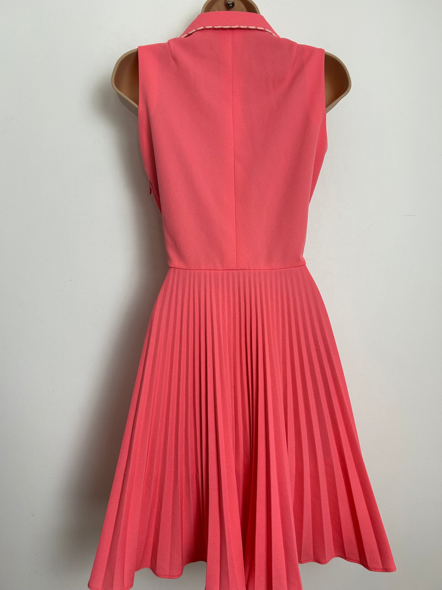 Vintage 1970s Size 8 Candy Pink Sleeveless Pleated Summer Day Dress
