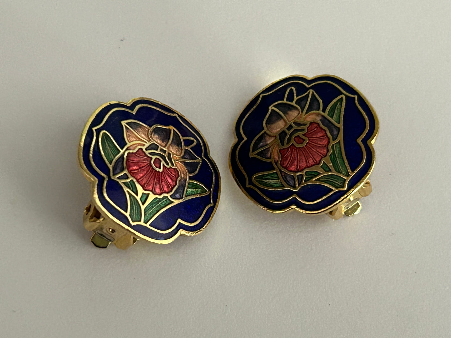 Vintage 1980s Pretty Gold Tone & Cloisonne Enamel Flower Pattern Clips On Earrings