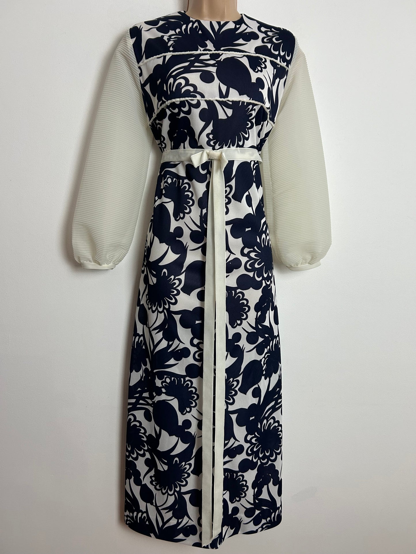 Vintage 1970s UK Size 10-12 Blue & White Floral Print Pleated Long Sleeve Bow Ribbon Detail Boho Midaxi Dress
