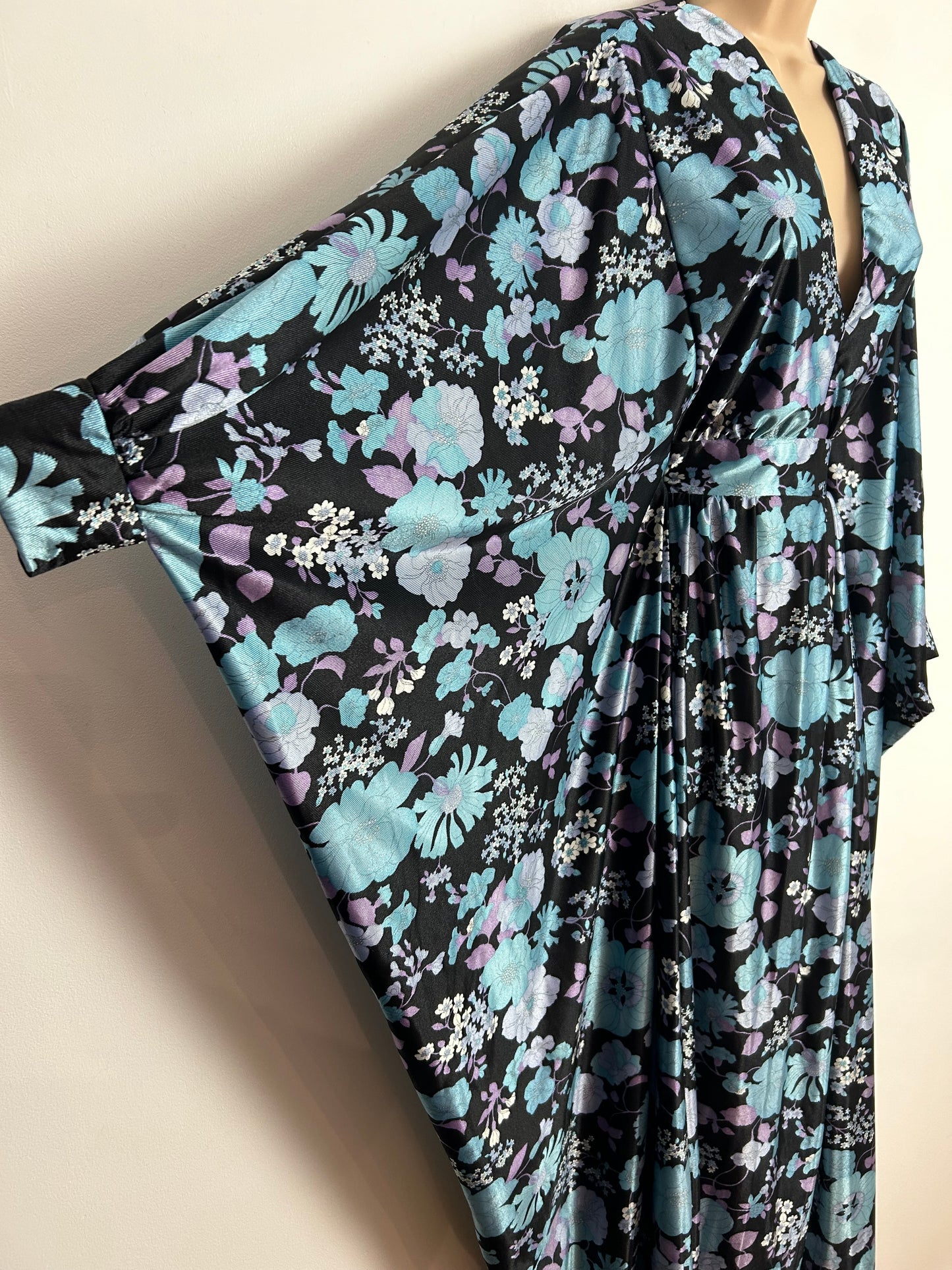 Vintage 1970s RICHARD SHOPS One Size Up To Size 18/20 Black Blue & Grey Floral Print Wide Sleeve Kaftan Maxi Dress (Size 10-14 With Concealed Waist Strap Fastened)
