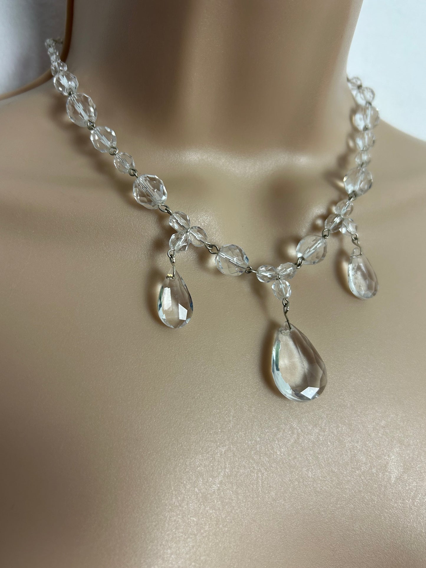 Vintage Pretty Clear Glass Droplet Bead Necklace