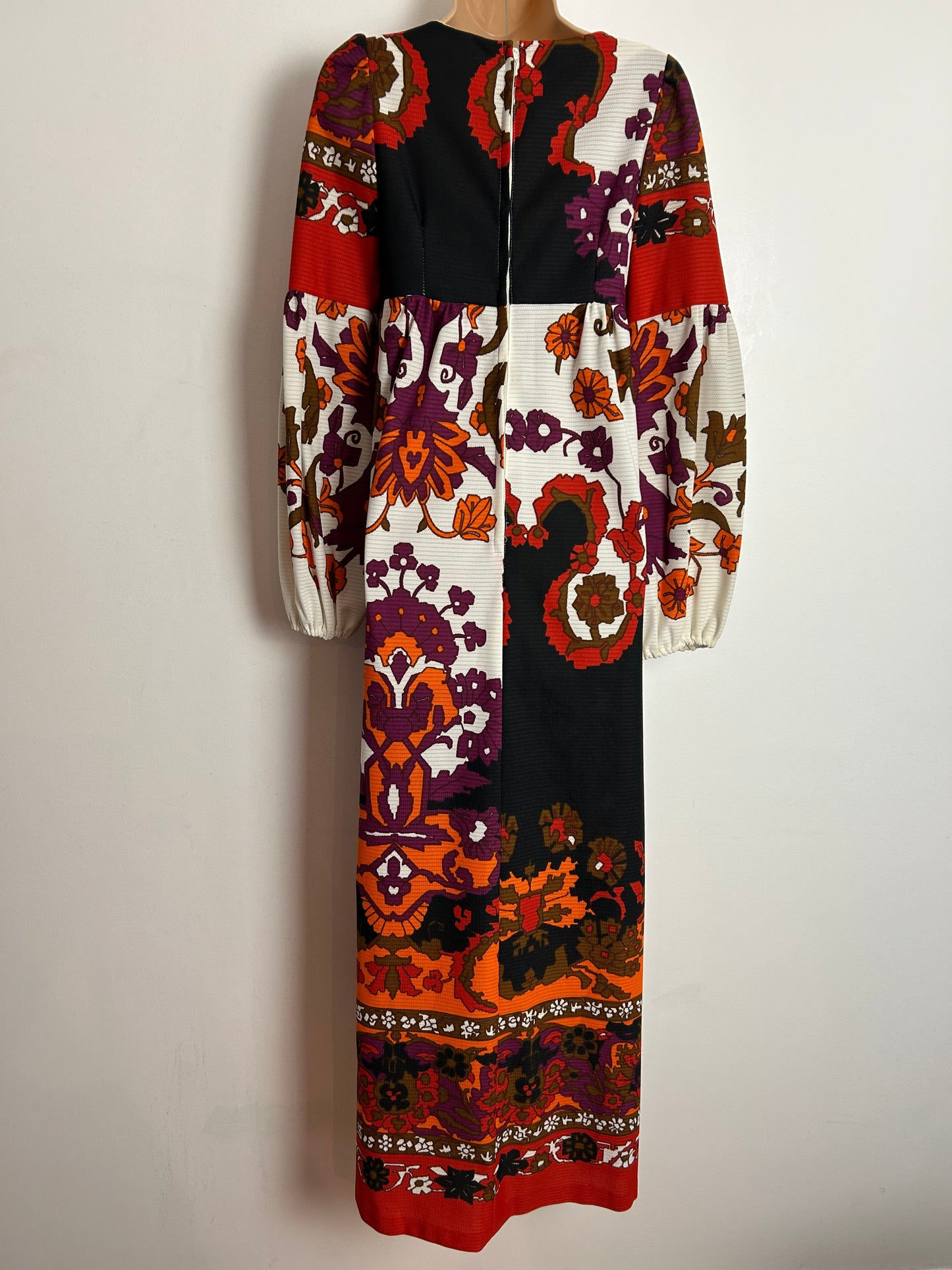 Vintage 1970s RICHARD SHOPS UK Size 8 White Dark Red Orange & Brown Abstract Floral Print Long Sleeve Maxi Dress