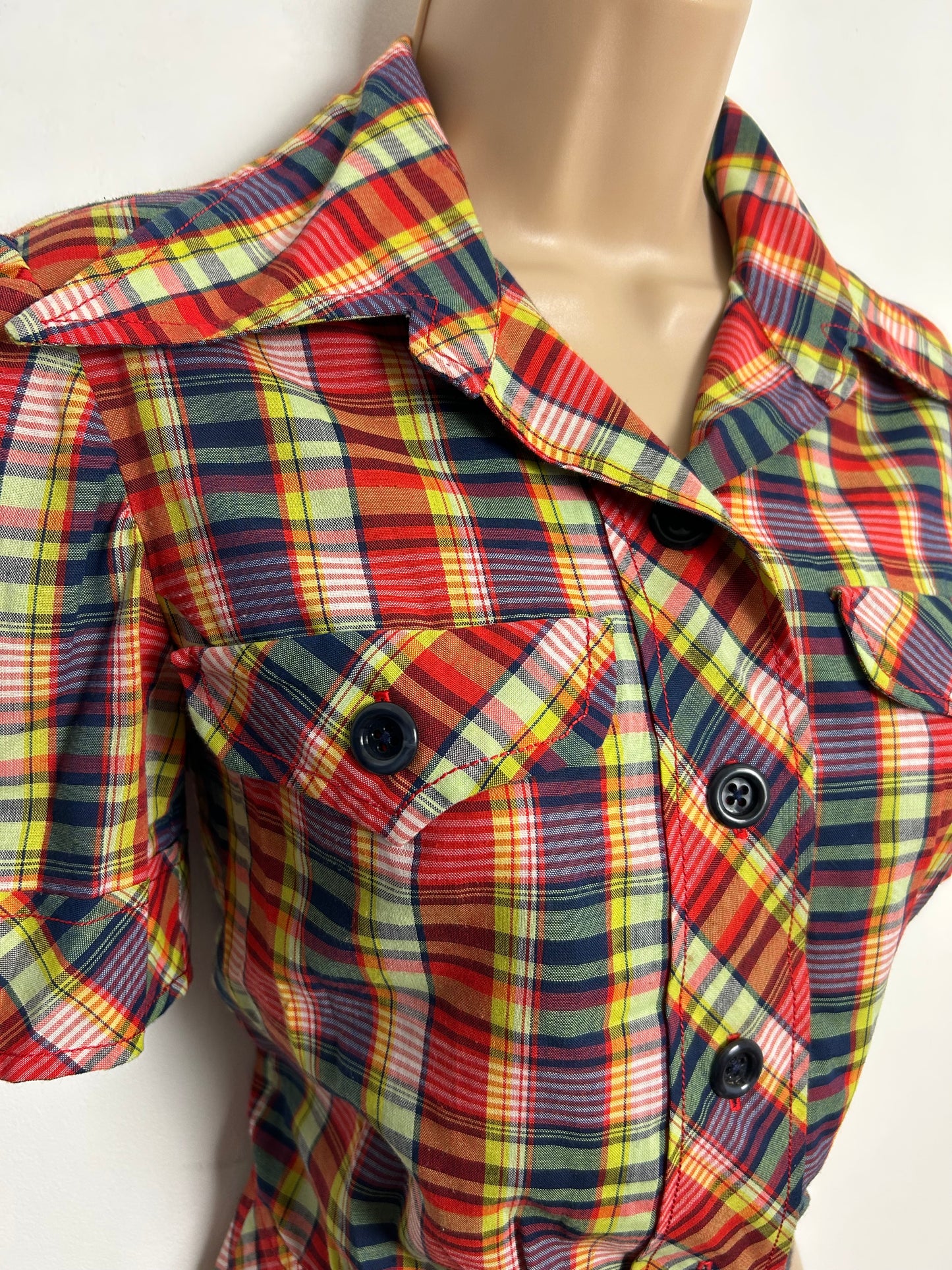 Vintage 1970s Size 8 Cute Red Blue & White Check Print Short Sleeve Cropped Shirt