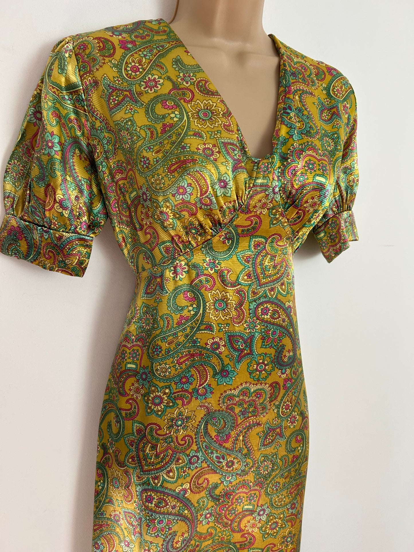 Vintage 1970s Size 10 Chartreuse Turquoise & Pink Psychedelic Floral & Paisley Print Short Sleeve Boho Maxi Dress