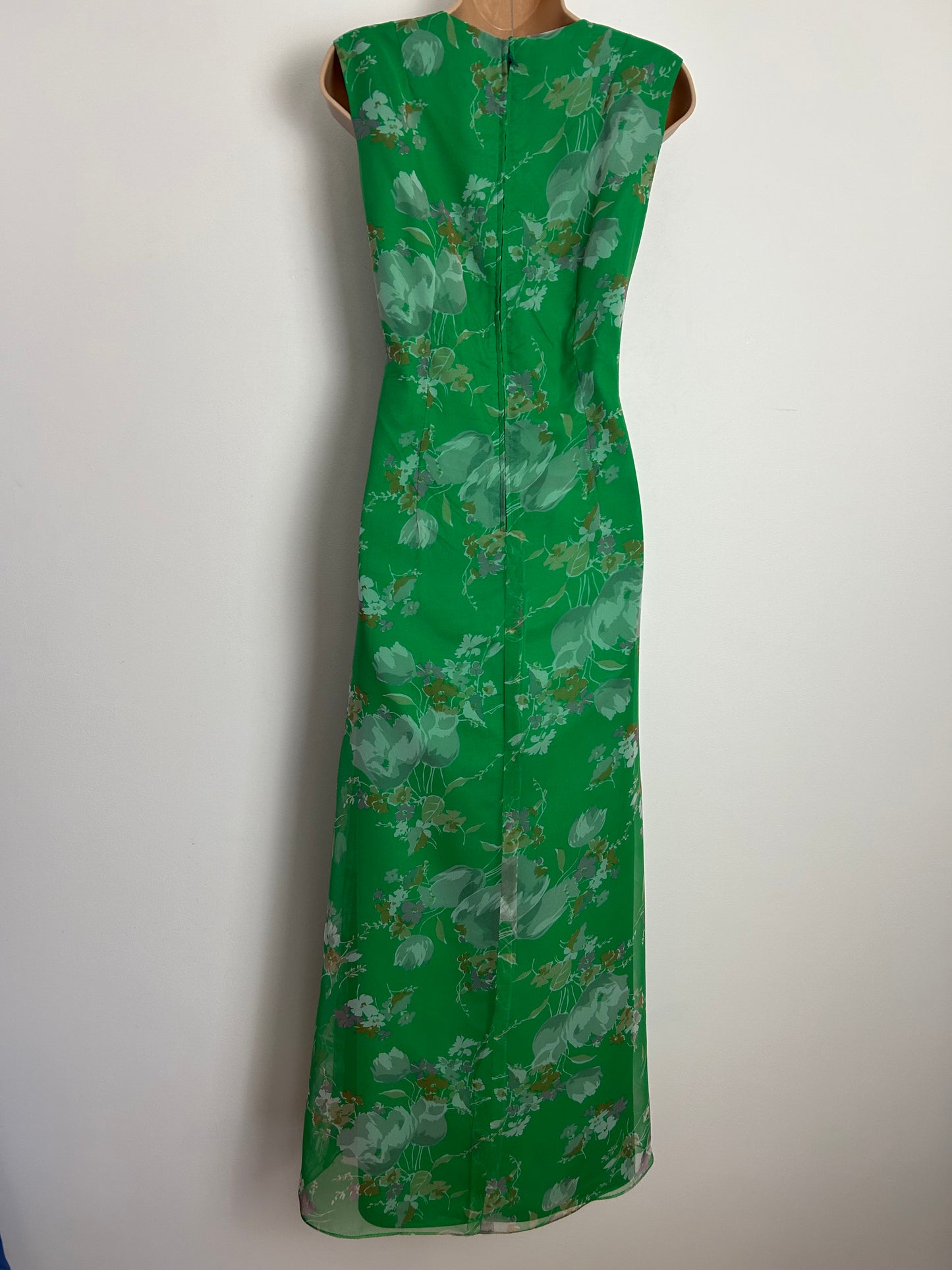 Vintage 1970s SILVERSTAR Size 8-10 Green Floral Print Sleeveless Chiffon Maxi Dress