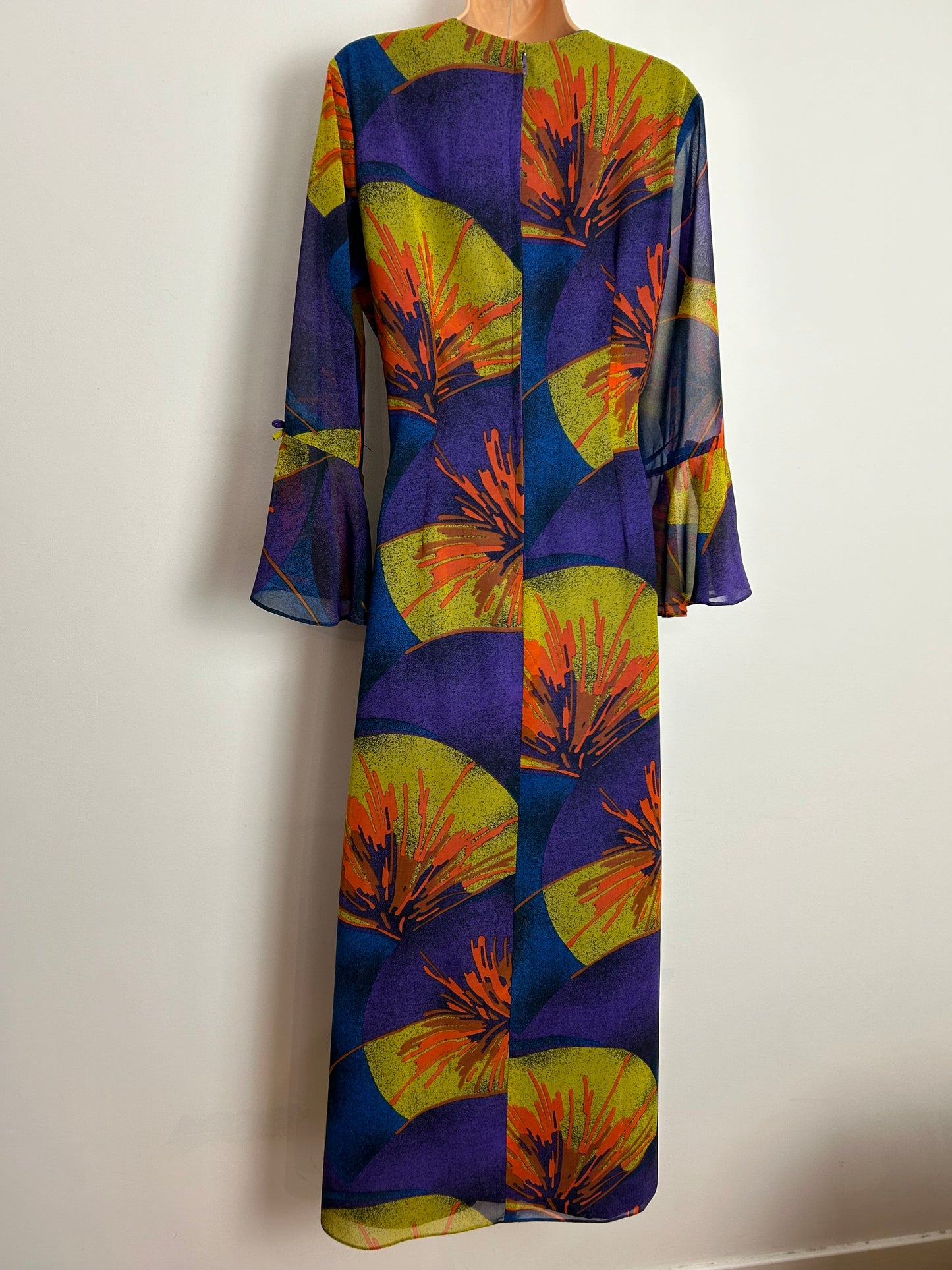 Vintage 1970s SUSAN PETERS UK Size 14-16 Beautiful Purple Blue Orange & Dark Yellow Abstract Print Long Sleeve Maxi Dress