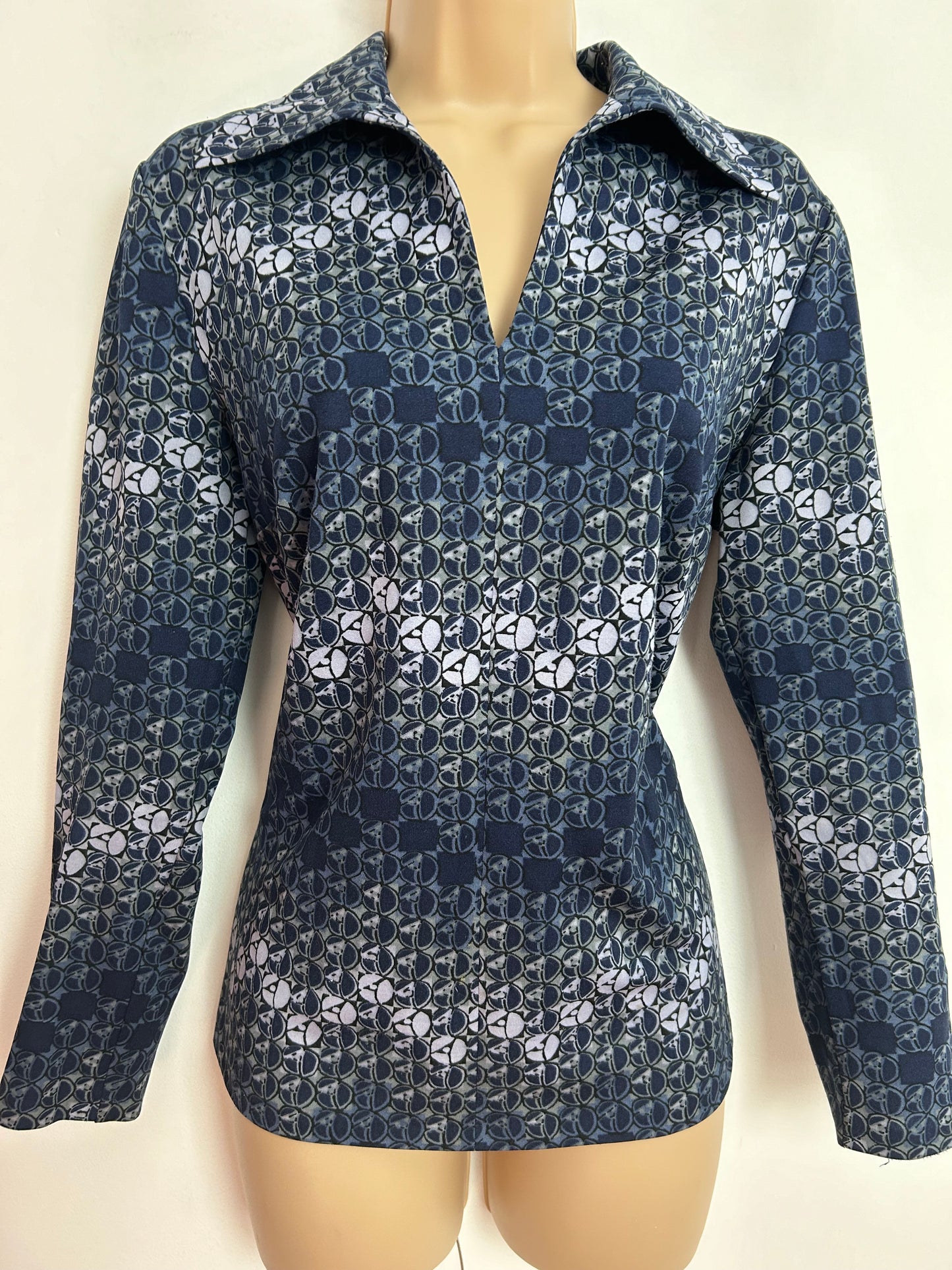Vintage 1970s ARA MODELL UK Size 12-14 Blue Tones Abstract Print Long Sleeve Shirt