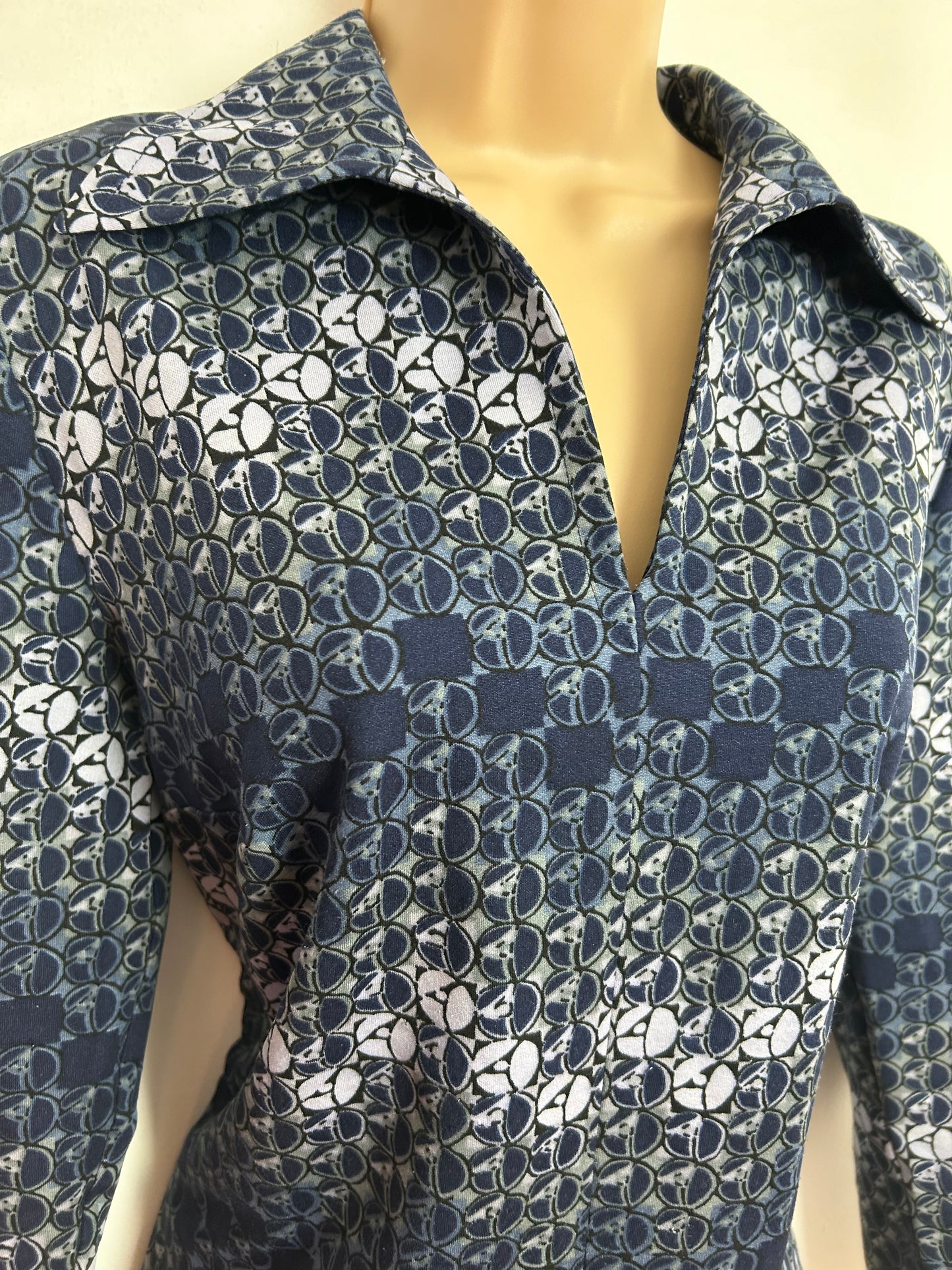 Vintage 1970s ARA MODELL UK Size 12-14 Blue Tones Abstract Print Long Sleeve Shirt