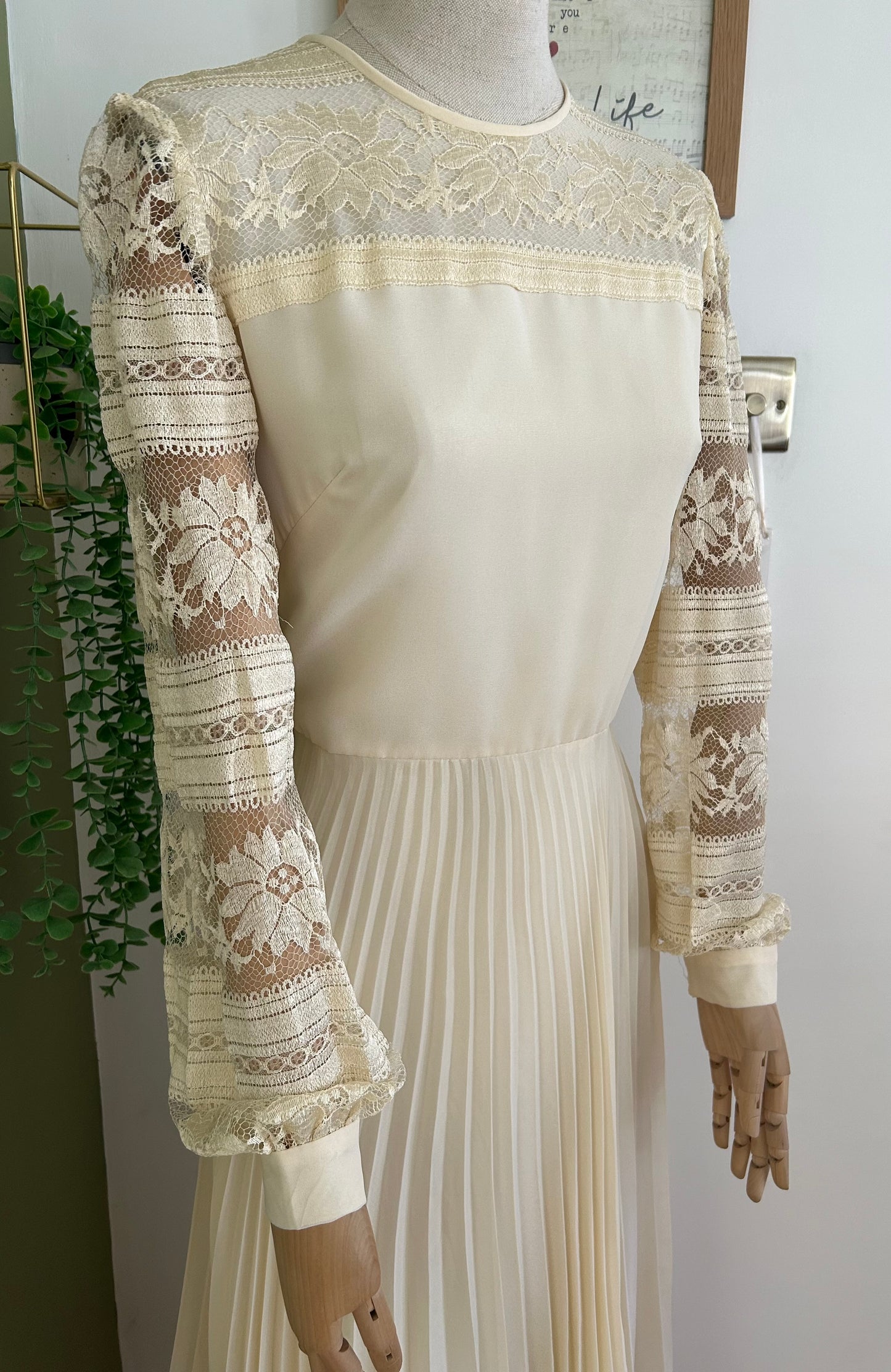 Vintage 1970s Size 10 Cream Lace Sleeve Pleated Boho Bridal Inspired Occasion Maxi Dress
