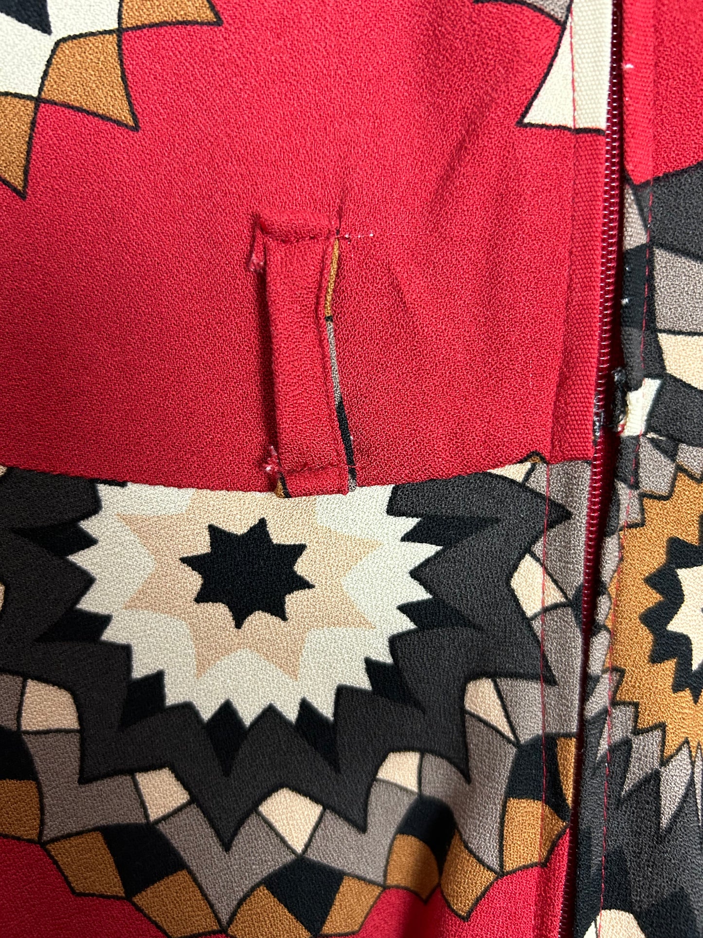 Vintage 1970s UK Size 14 Red Grey Brown & White Abstract Mandela Print Long Sleeve Rayon Dress