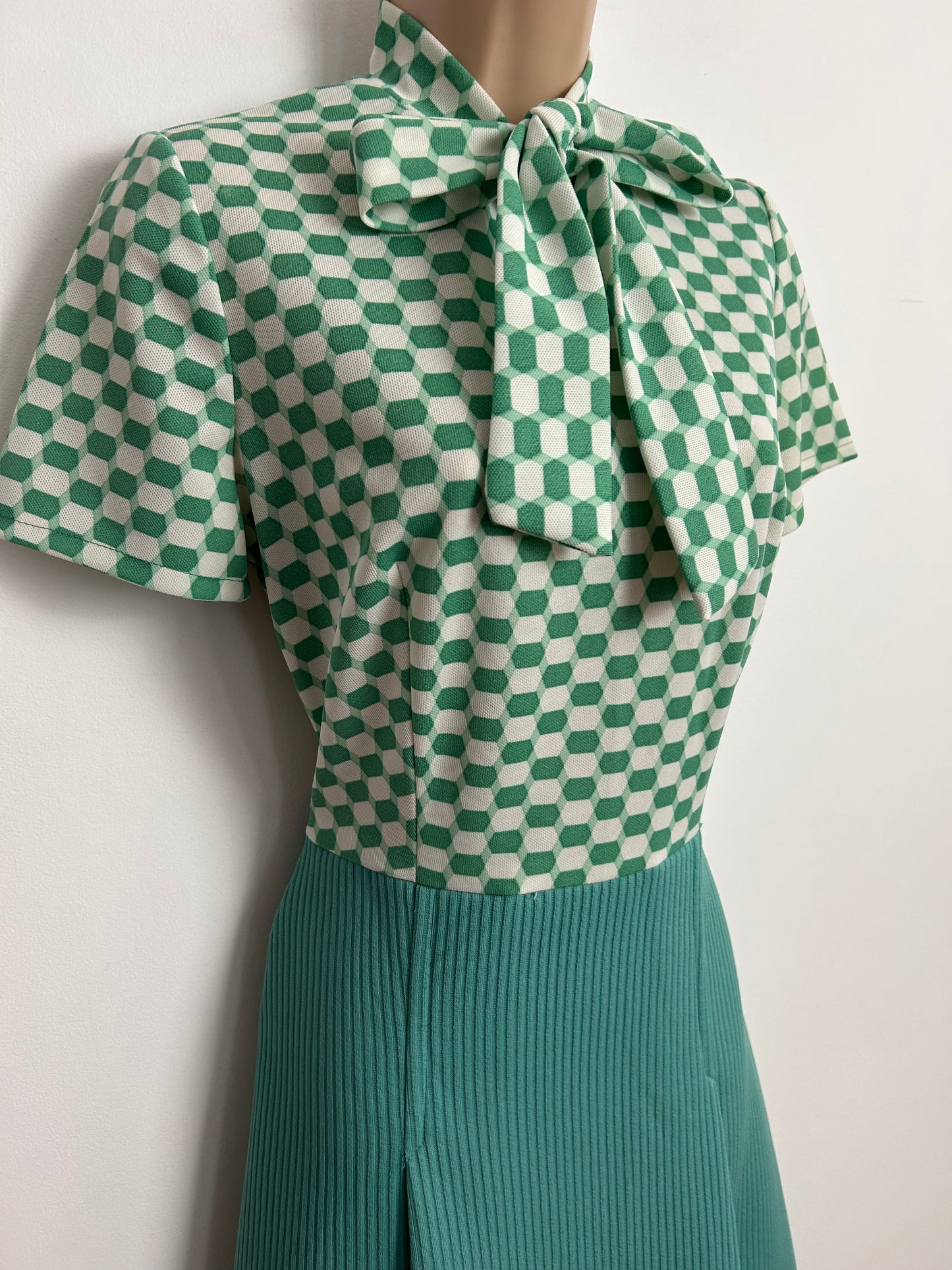 Vintage 1960s UK Size 10 Mint Green & White Geo Print Pussy Bow Mod Dress & Matching Jacket