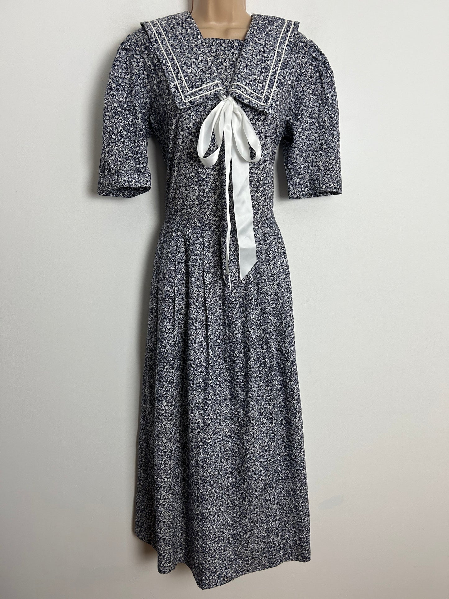 Vintage 1980s LAURA ASHLEY Size 14 Navy Blue & White Floral 100% Cotton Sailor Collar Bow Detail Midi Dress