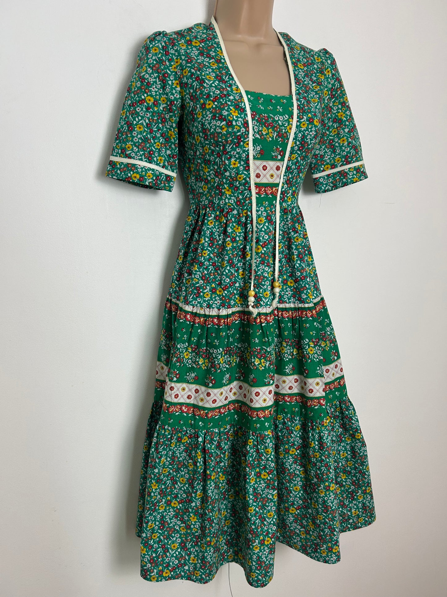 Vintage 1970s RICHARD SHOPS Size 6 Green Red & Yellow Ditsy Floral Print Cotton Boho Day Dress