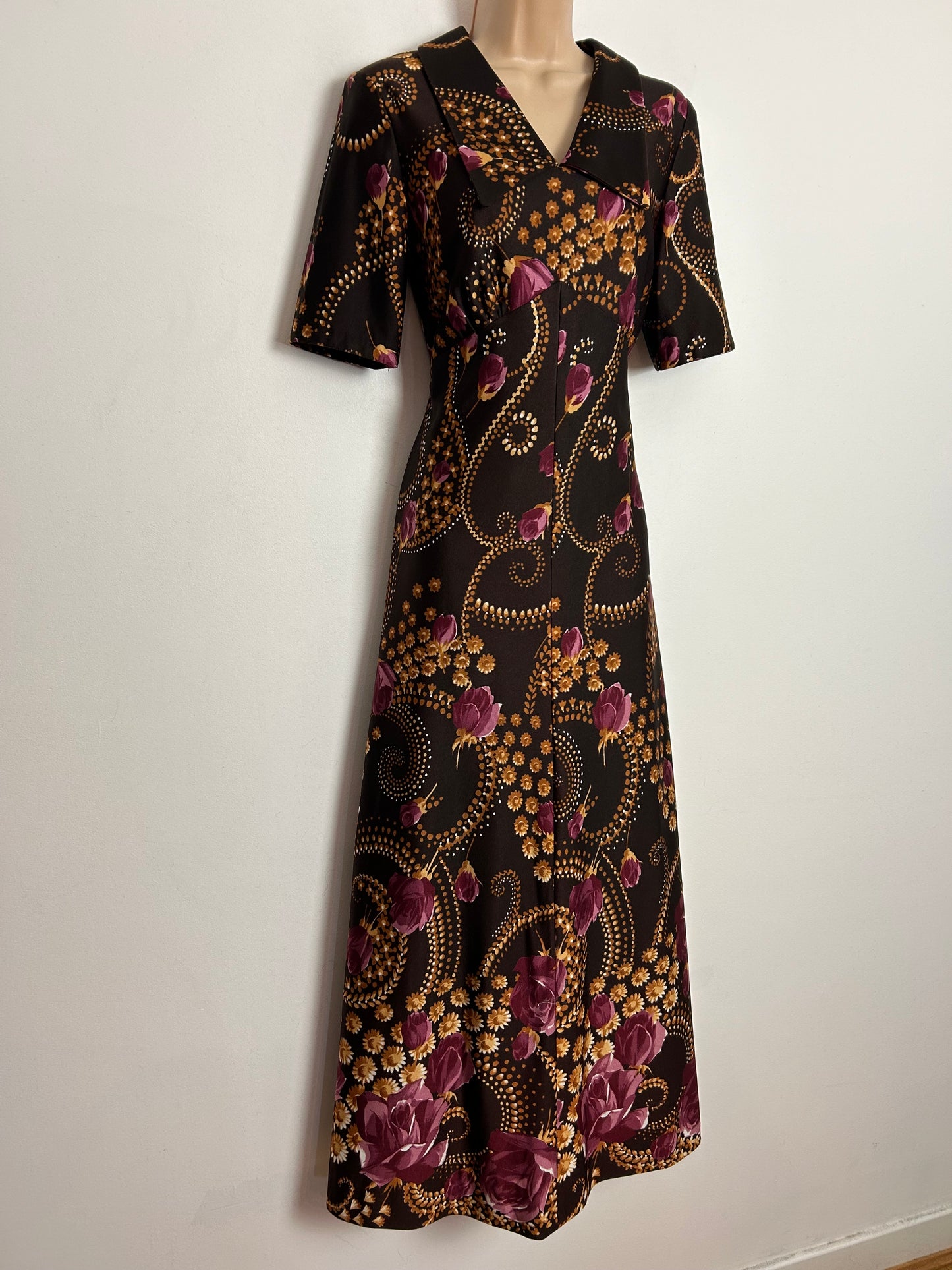 Vintage 1970s UK Size 10-12 Brown Sandy Beige & Purple Floral Print Short Sleeve Maxi Dress