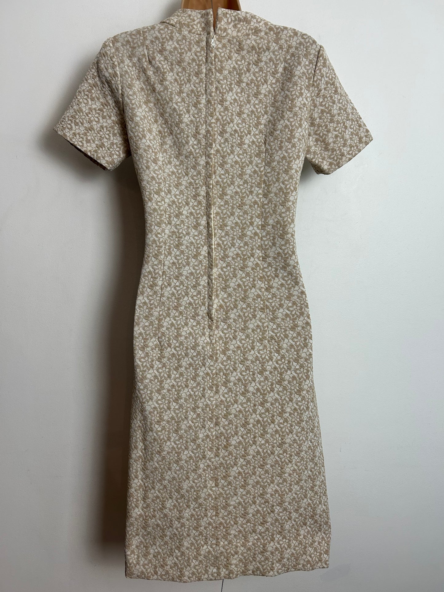 Vintage 1960s UK Size 10-12 Cream & Pale Gold Floral Crimplene Short Sleeve Mod Party Shift Dress