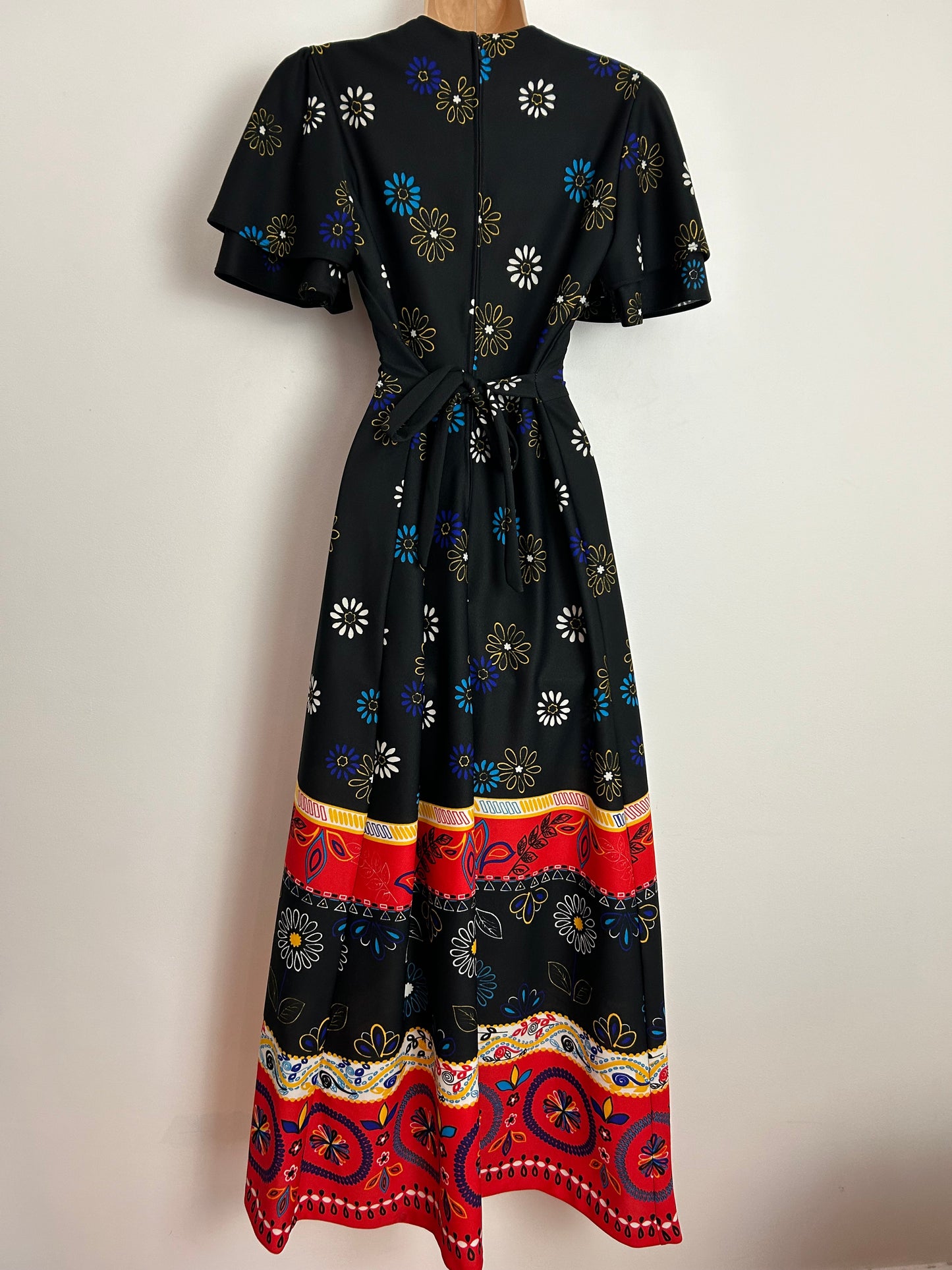 Vintage 1970s UK Size 10 Black White Yellow Blue & Red Floral Print Short Sleeve Tie Back Maxi Dress