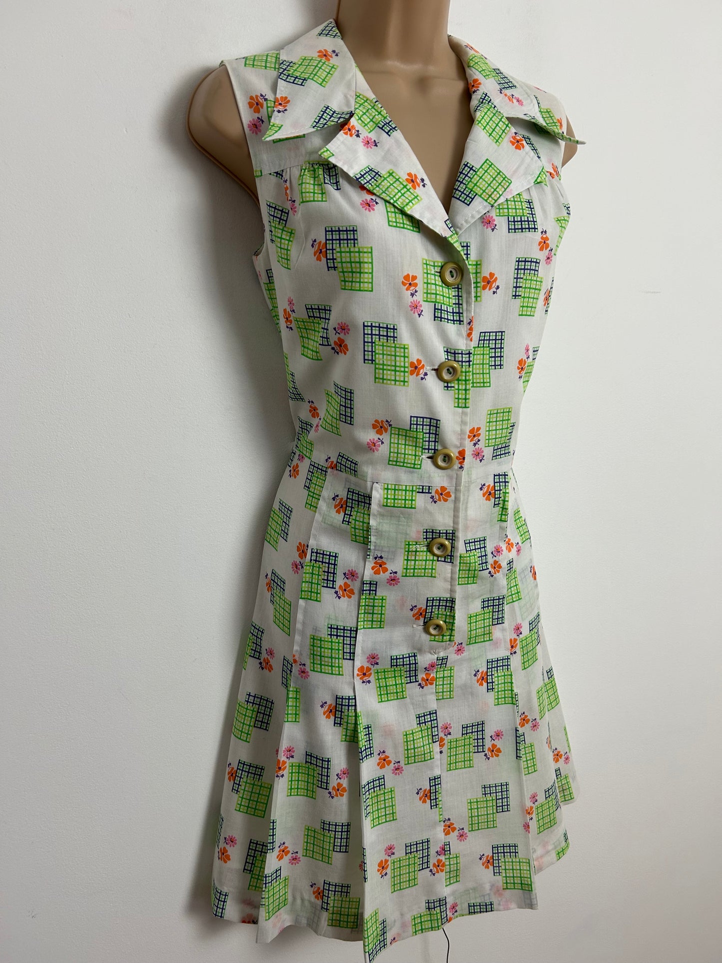 Vintage 1970s UK Size 12 White Green Orange & Pink Check & Floral Print Sleeveless Pleated Cotton Mix Summer Mod Dress