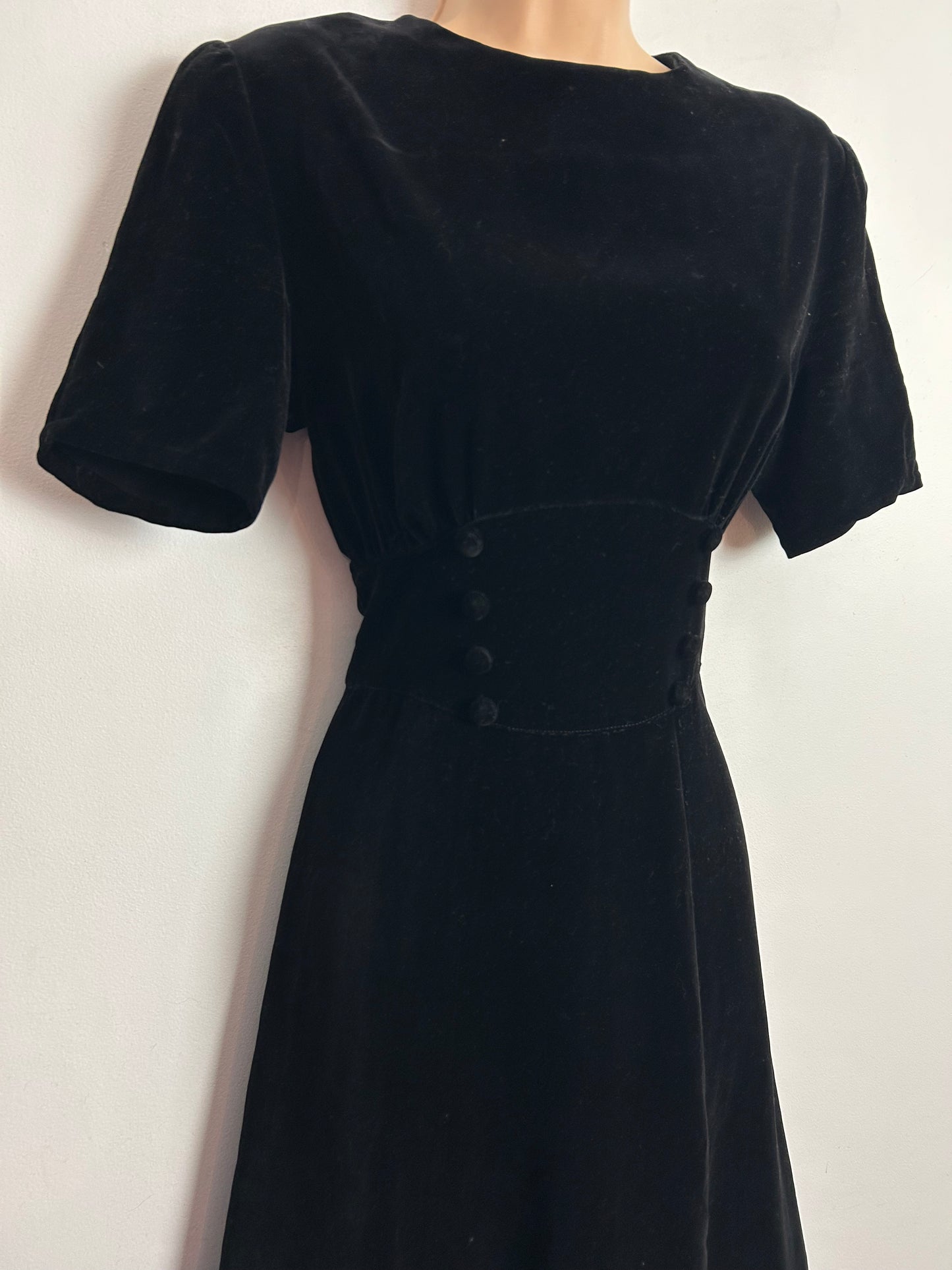 Vintage 1950s UK Size 8 Black Velvet Short Sleeve Xmas Party Mod Dress