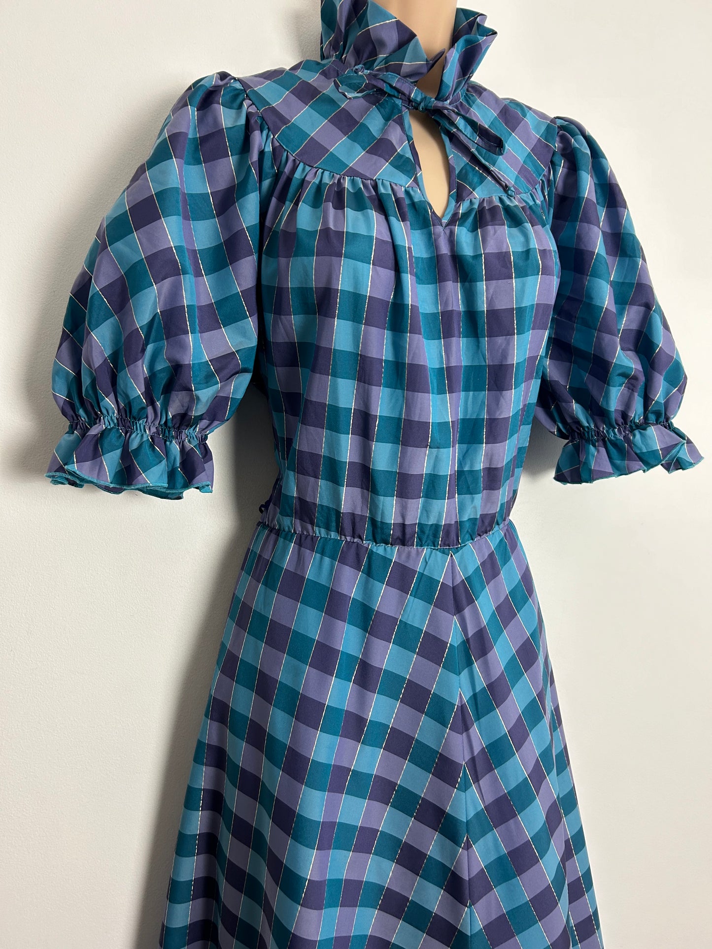 Vintage Late 1970s UK Size 10 Blue Purple & Gold Check Pattern Ruffle Collar Tie Neck Short Sleeve Prairie Maxi Dress