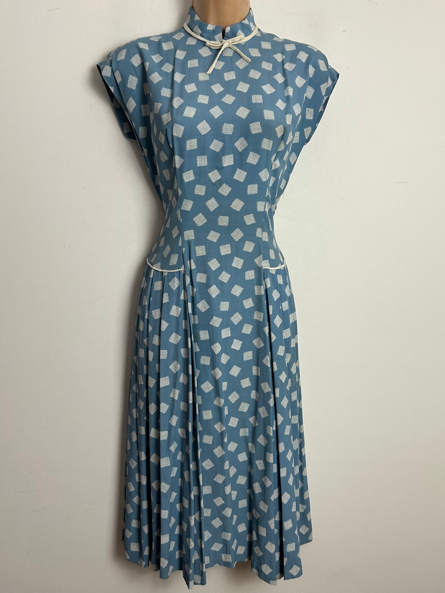 Vintage 1940s Size 8 Pretty Blue & White Grid Square Print Cotton Blend Pleated Day Dress