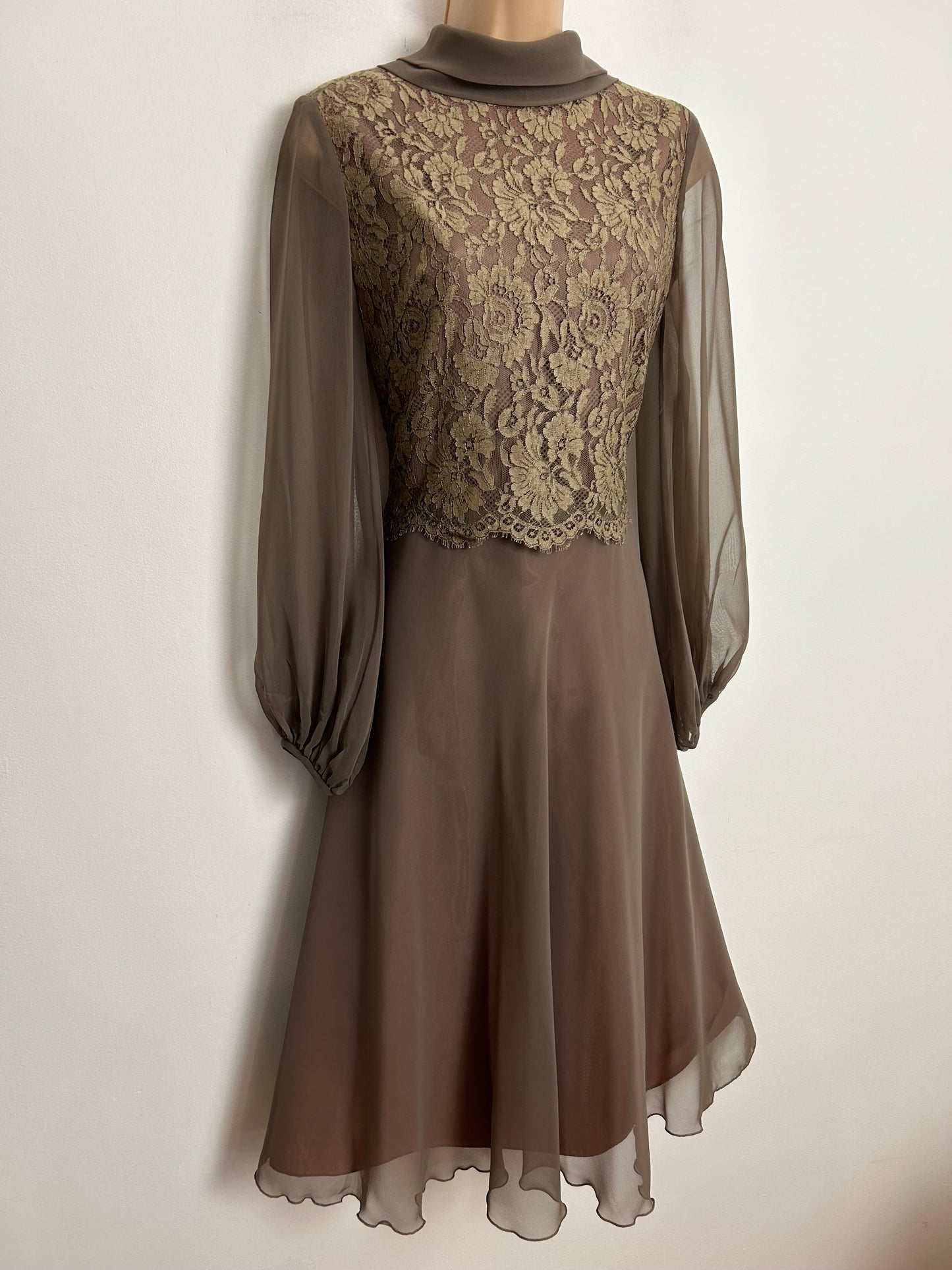 Vintage 1960s PEGGY FRENCH COUTURE UK Size 8 Taupe Brown Lace Bodice Chiffon Occasion Dress