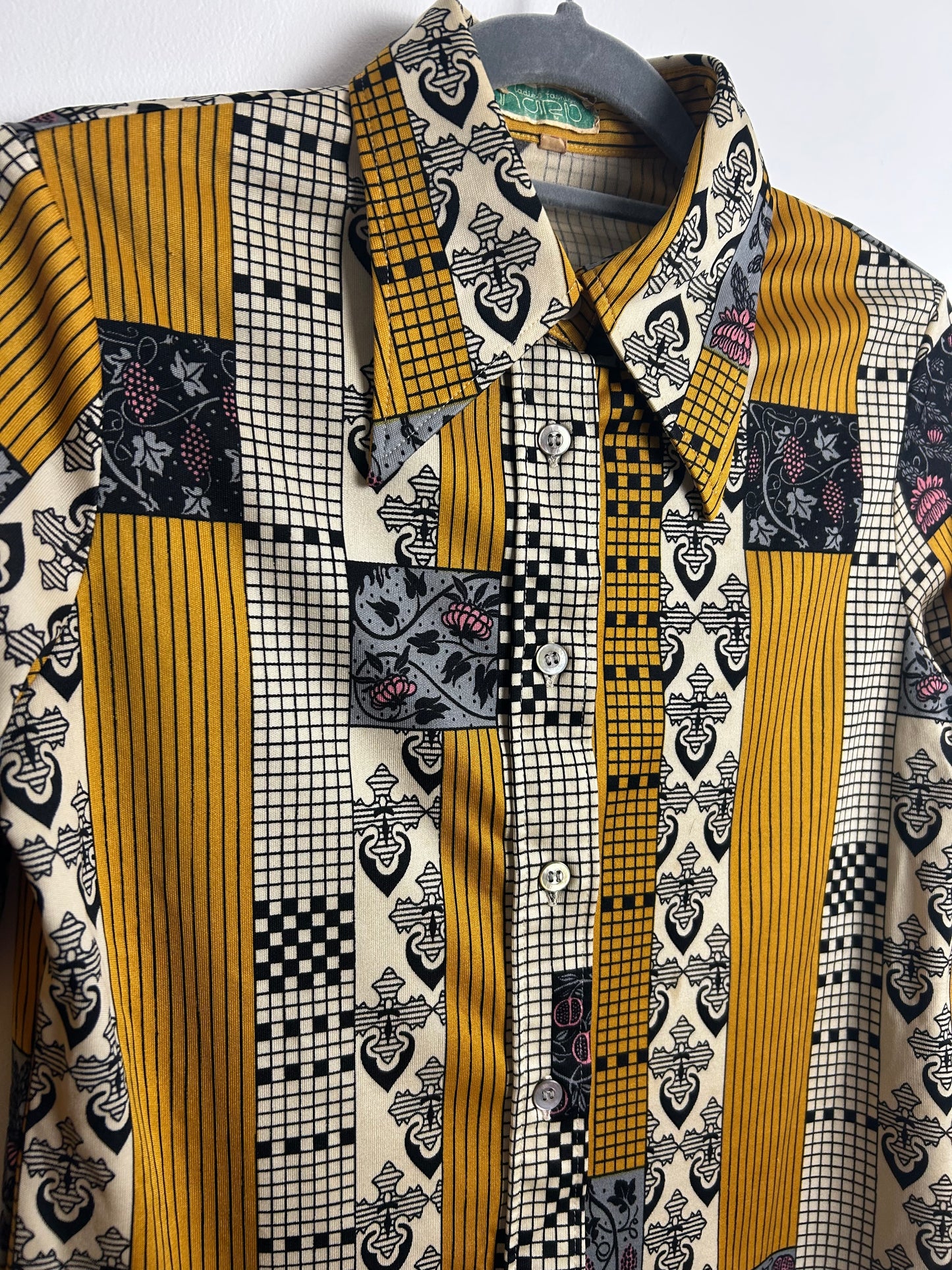 Japanese Vintage 1970s Size 8 Dark Gold White & Black Abstract Print Long Sleeve Dagger Collar Shirt