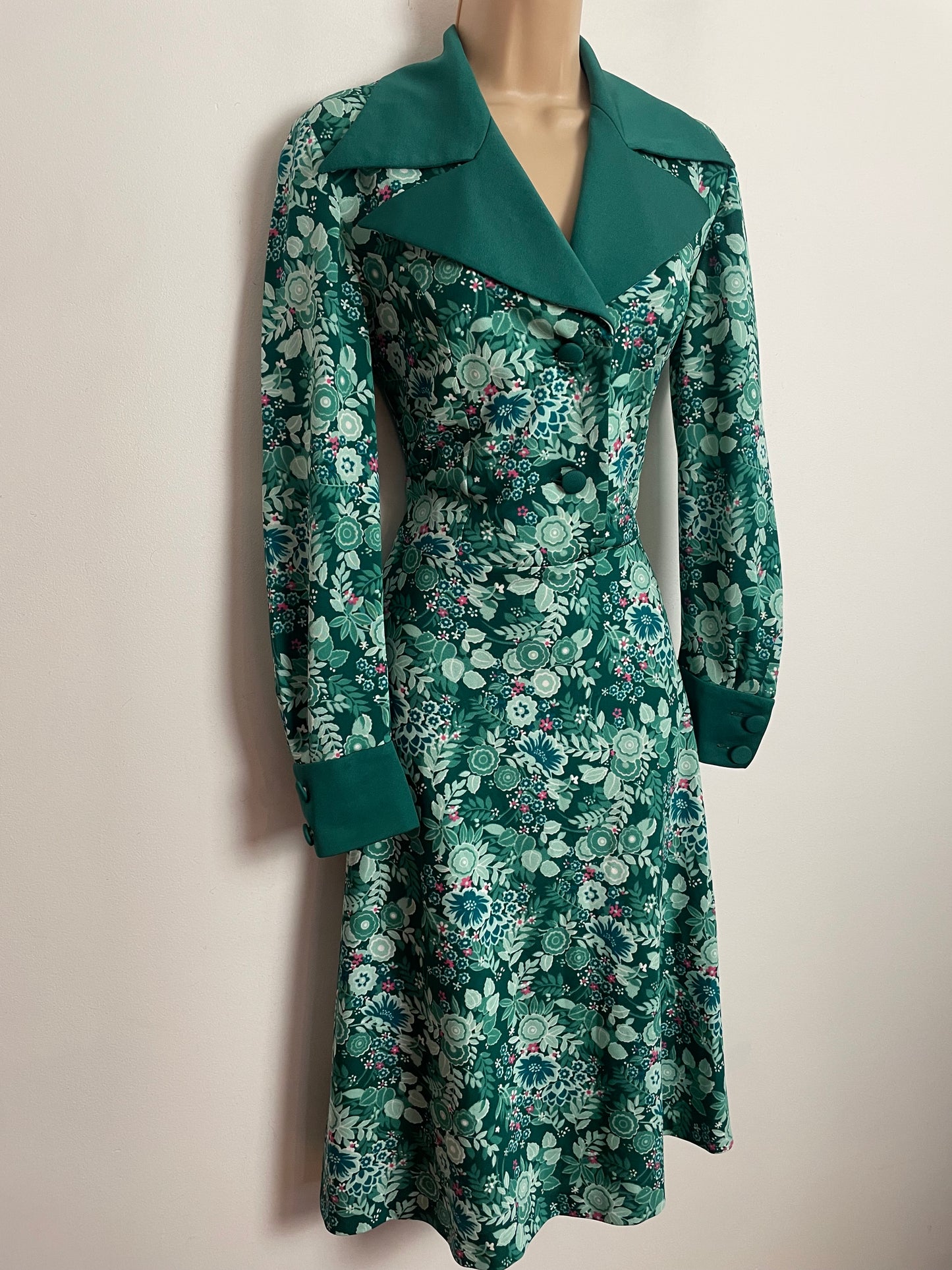 Vintage 1970s UK Size 12 Teal Green Tones Floral Print Double Dagger Collar Long Sleeve Day Dress