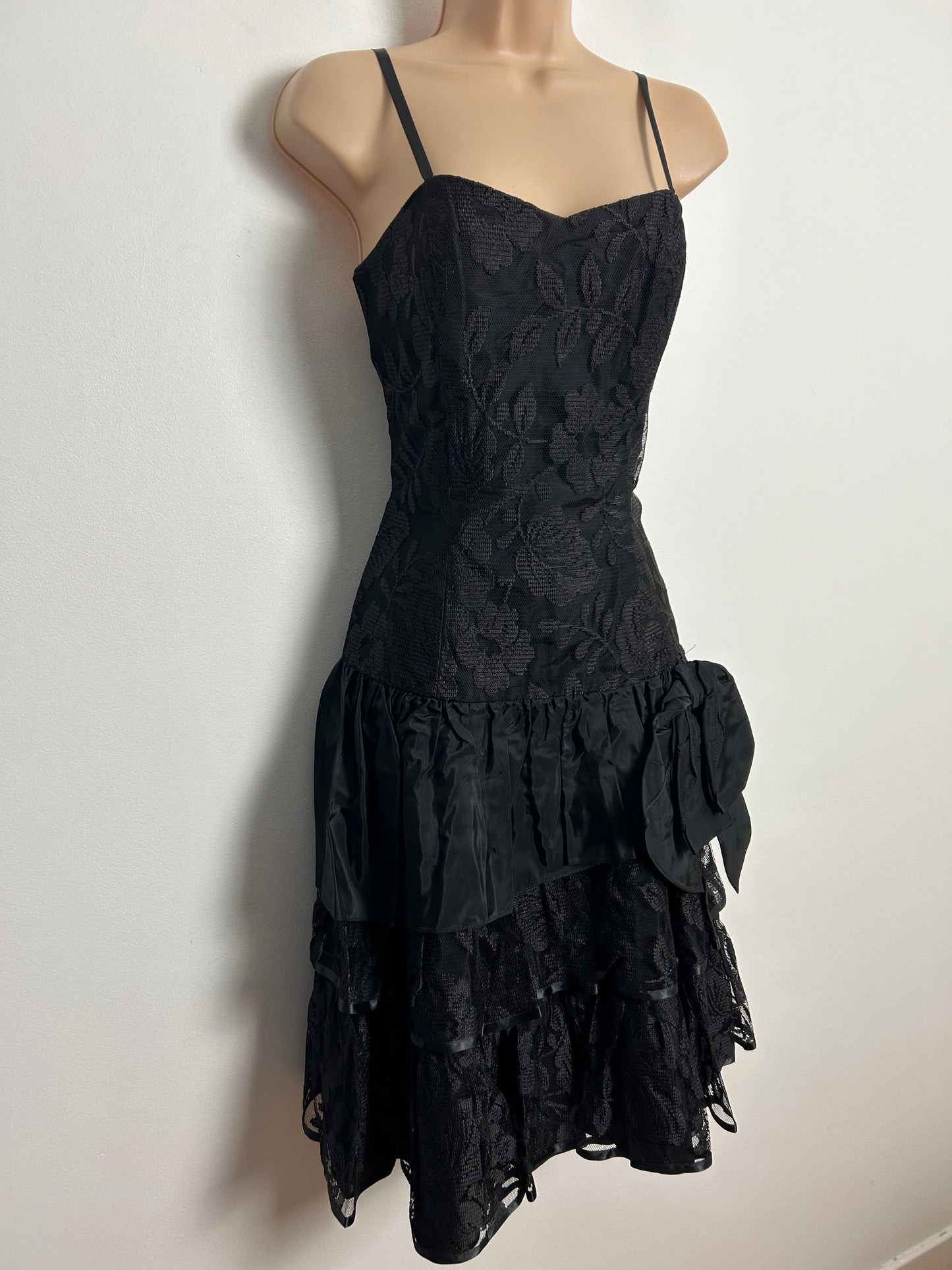 Vintage Early 1980s ANNE GREEN UK Size 8 Black Lace Layered Ra Ra Corsage Detail Party Cocktail Dress