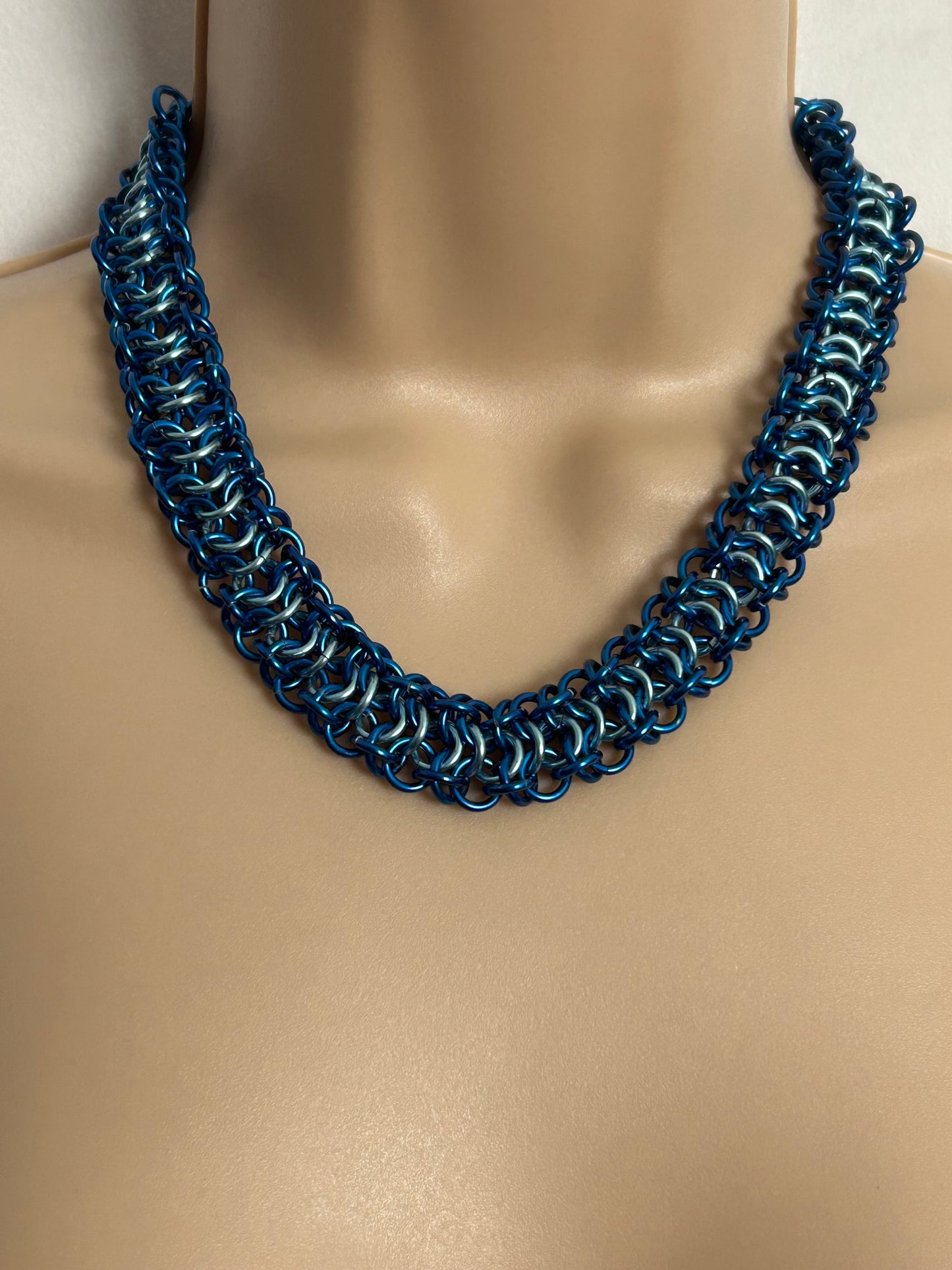 Vintage 90s Y2K Metallic Blue Interlink Chain Choker Style Necklace