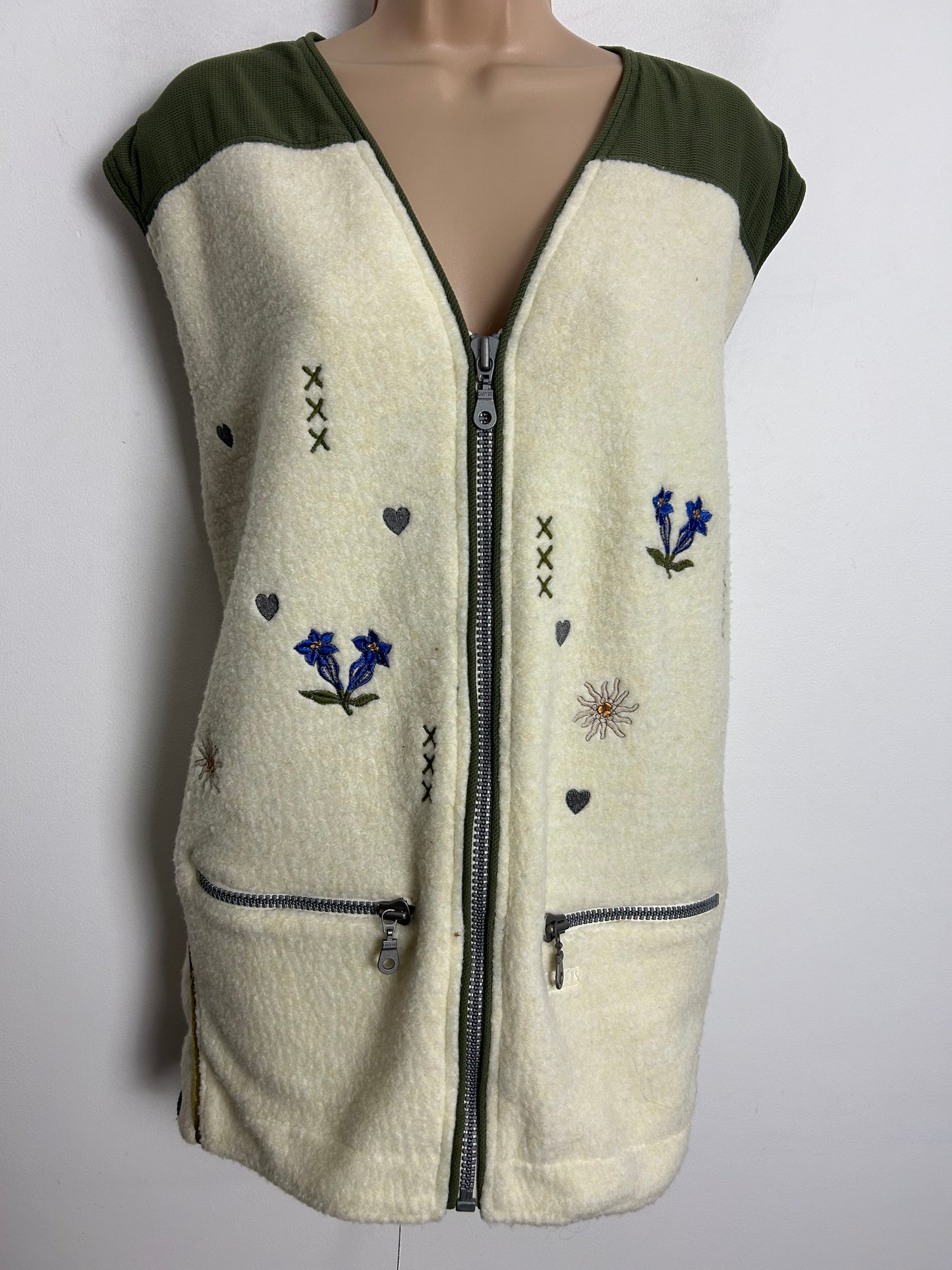 Vintage 1980s Size XL CANYON ACTIVEWEAR Cream & Green Edelwiess Flower Pattern Gilet