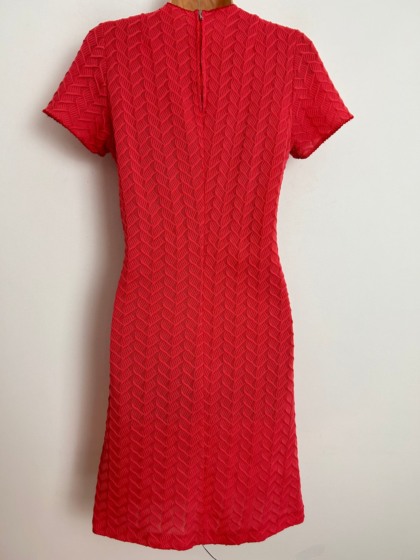Vintage 1960s UK Size 10 Coral Zig Zag Stripe Textured Short Sleeve Mod Shift Dress