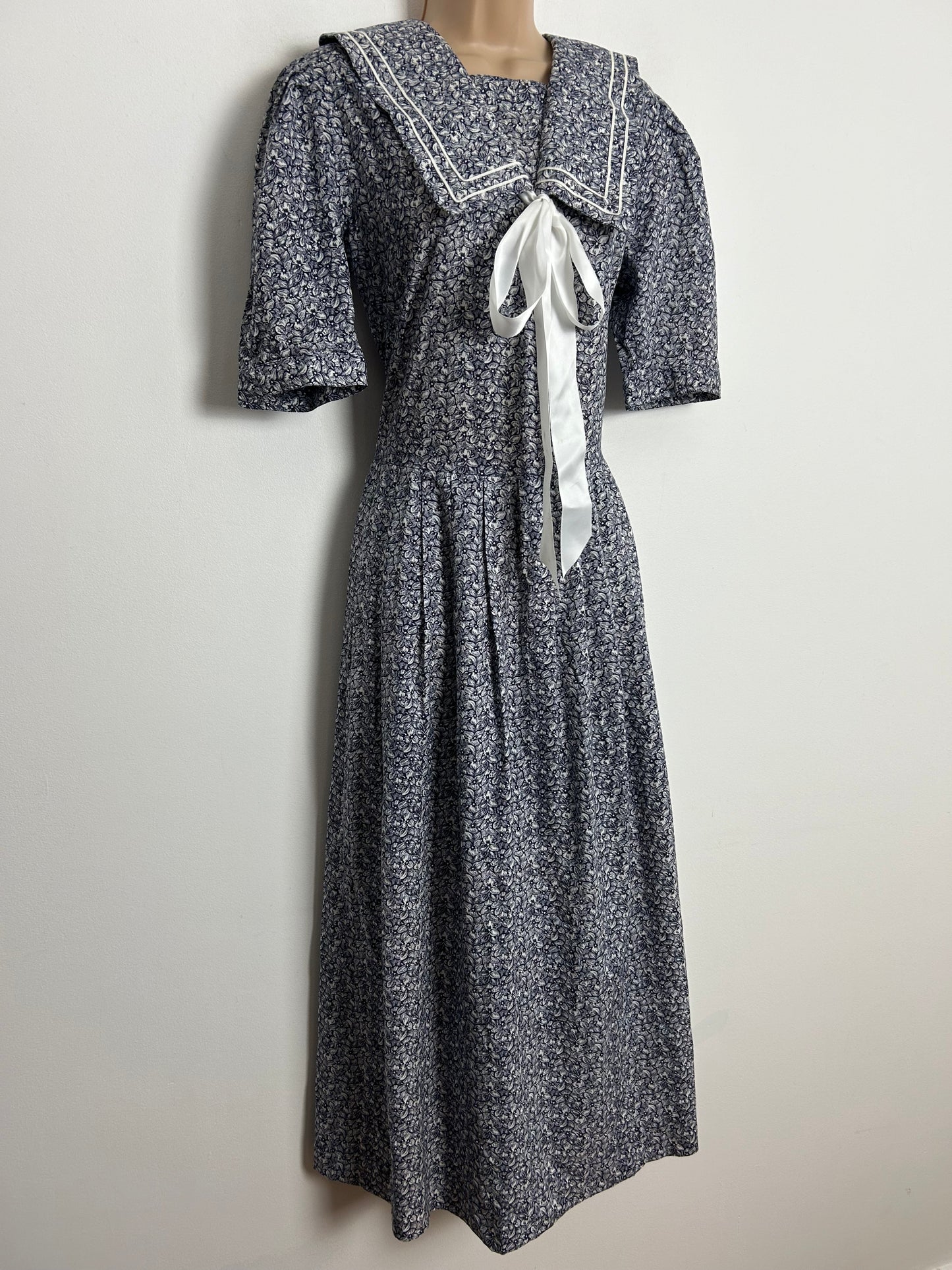Vintage 1980s LAURA ASHLEY Size 14 Navy Blue & White Floral 100% Cotton Sailor Collar Bow Detail Midi Dress