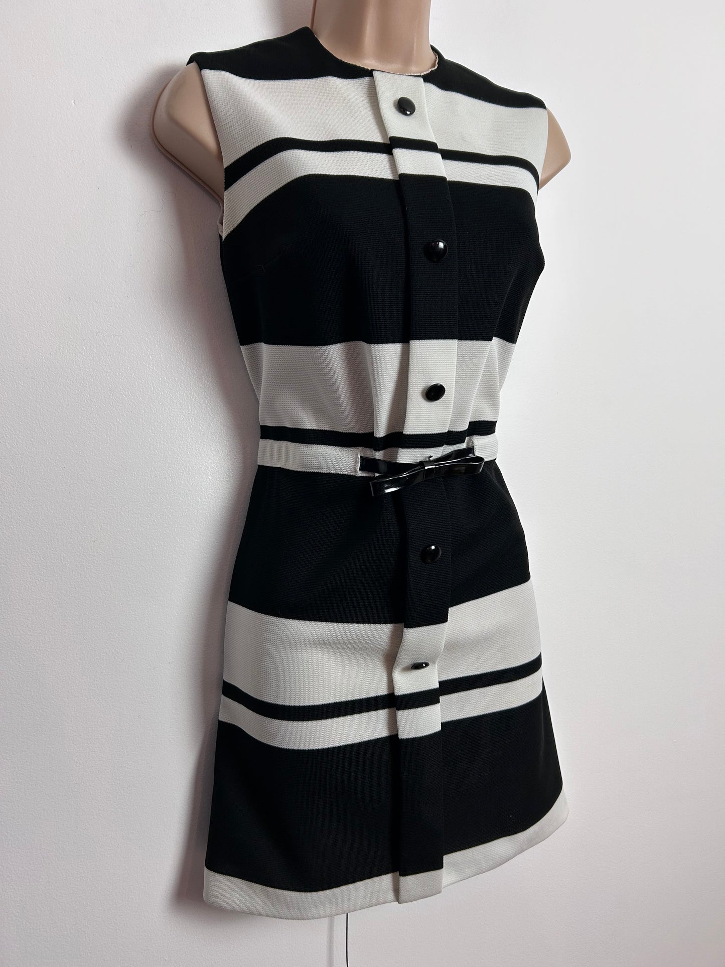 Vintage 1960s LIZA PETA Size 8 Black & White Monochrome Stripe Print Bow Detail Crimplene Mini Mod Dress