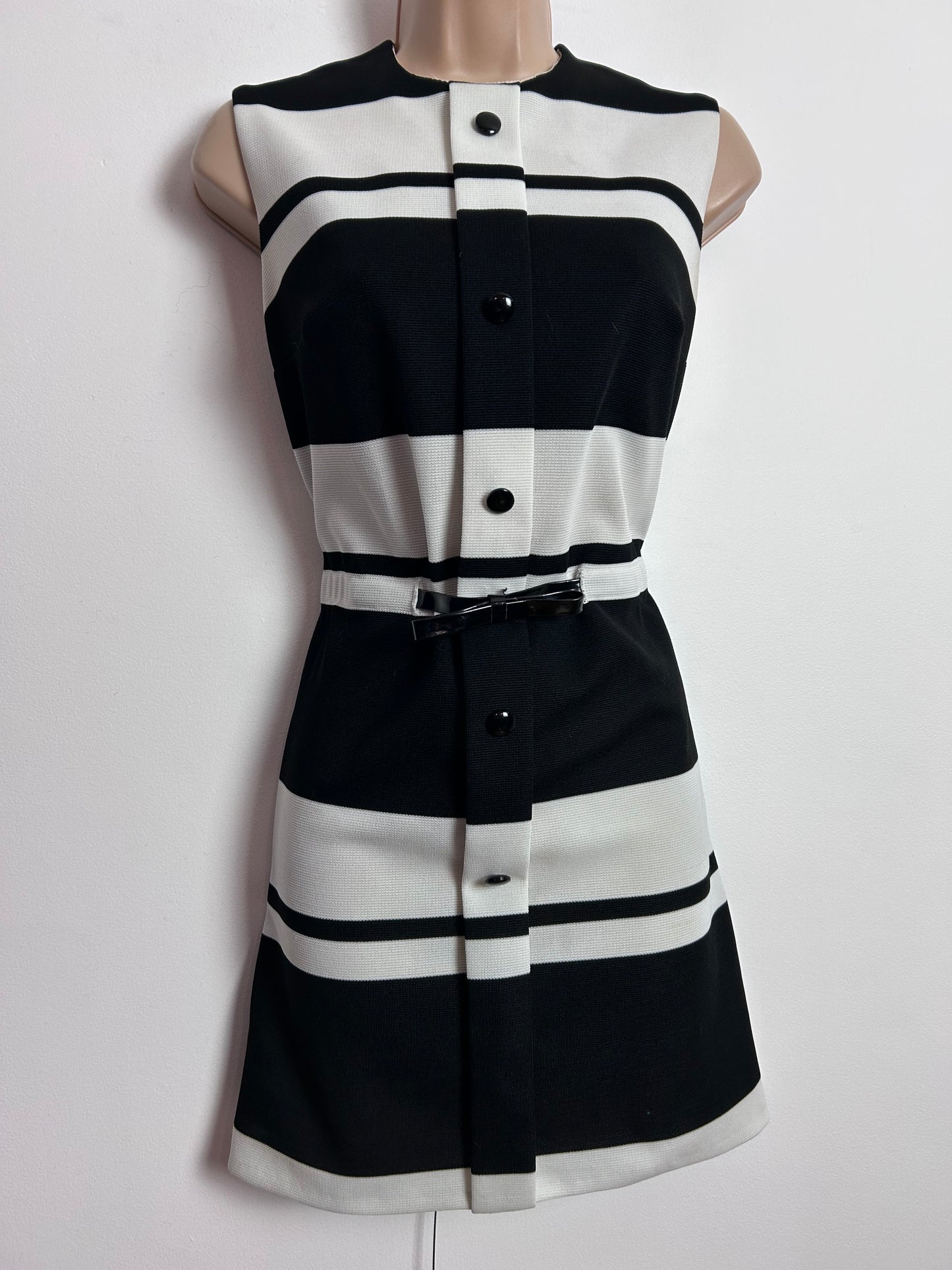Vintage 1960s LIZA PETA Size 8 Black & White Monochrome Stripe Print Bow Detail Crimplene Mini Mod Dress