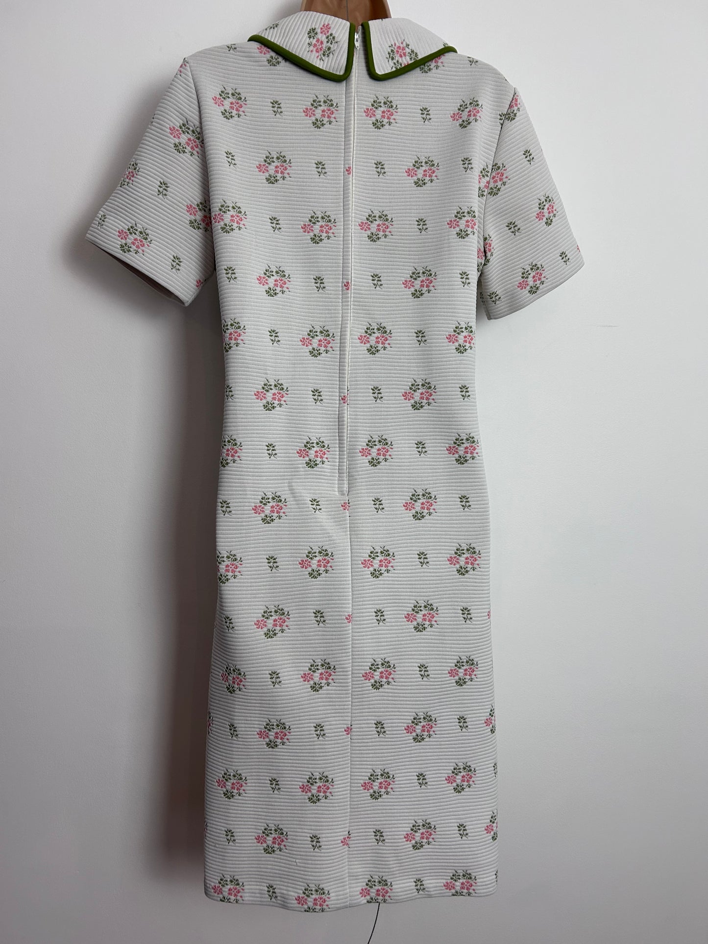 Vintage 1960s UK Size 14 Off White Coral & Pink Floral Ribbed Texture Crimplene Mod Shift Dress