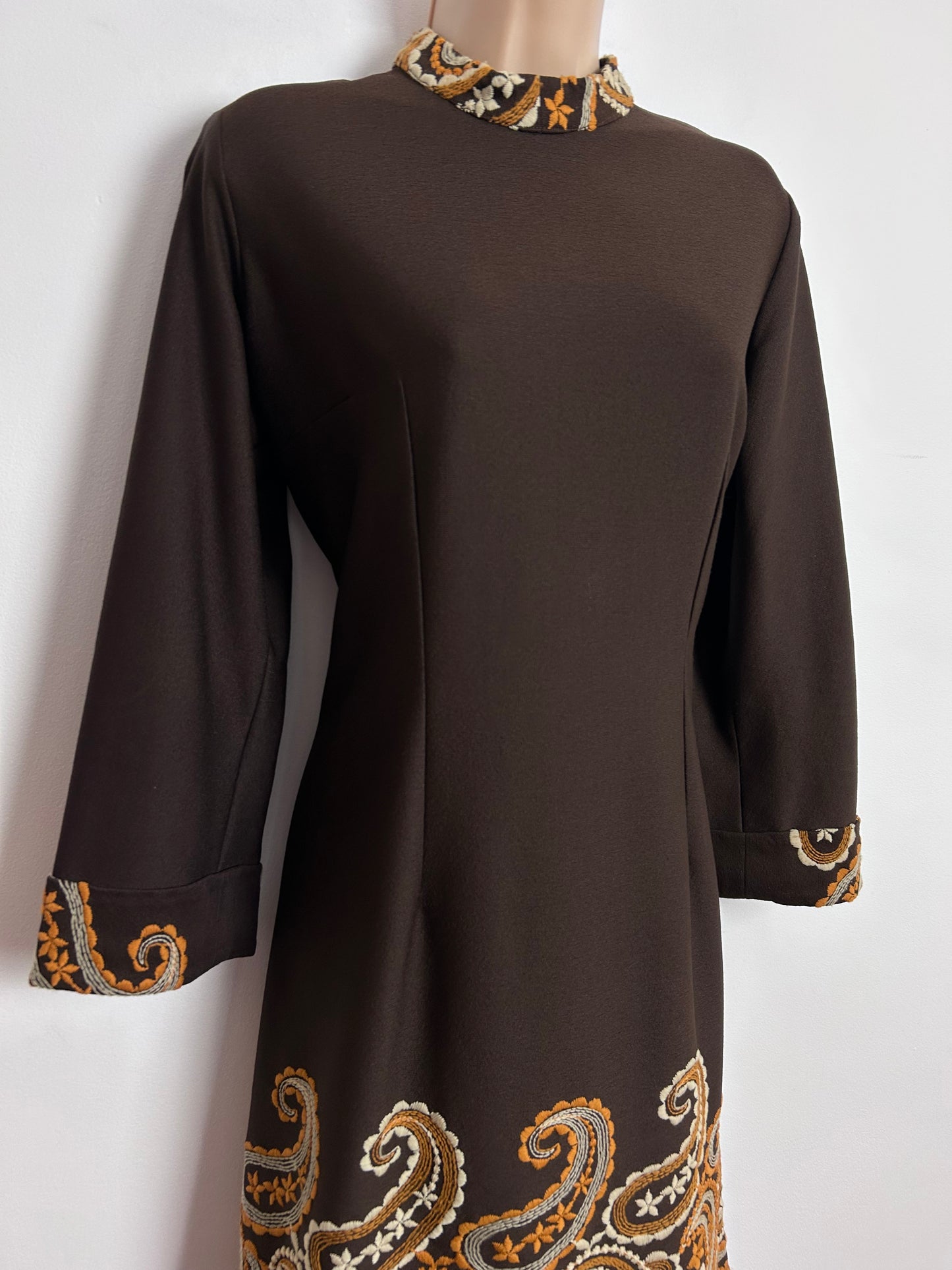 Vintage 1960s UK Size 14-16 Brown Cream & Orange Embroidered Detail Long Sleeve Mod Shift Dress