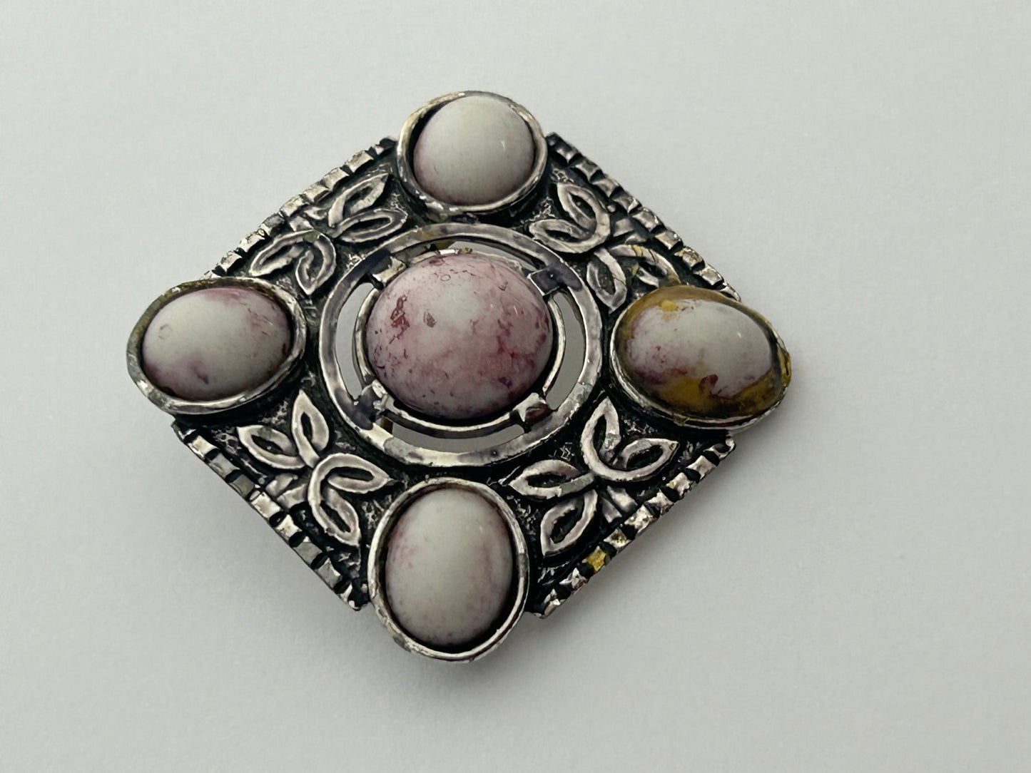 Vintage Silver Tone Base Metal Agate Stone Set Celtic Scottish Brooch