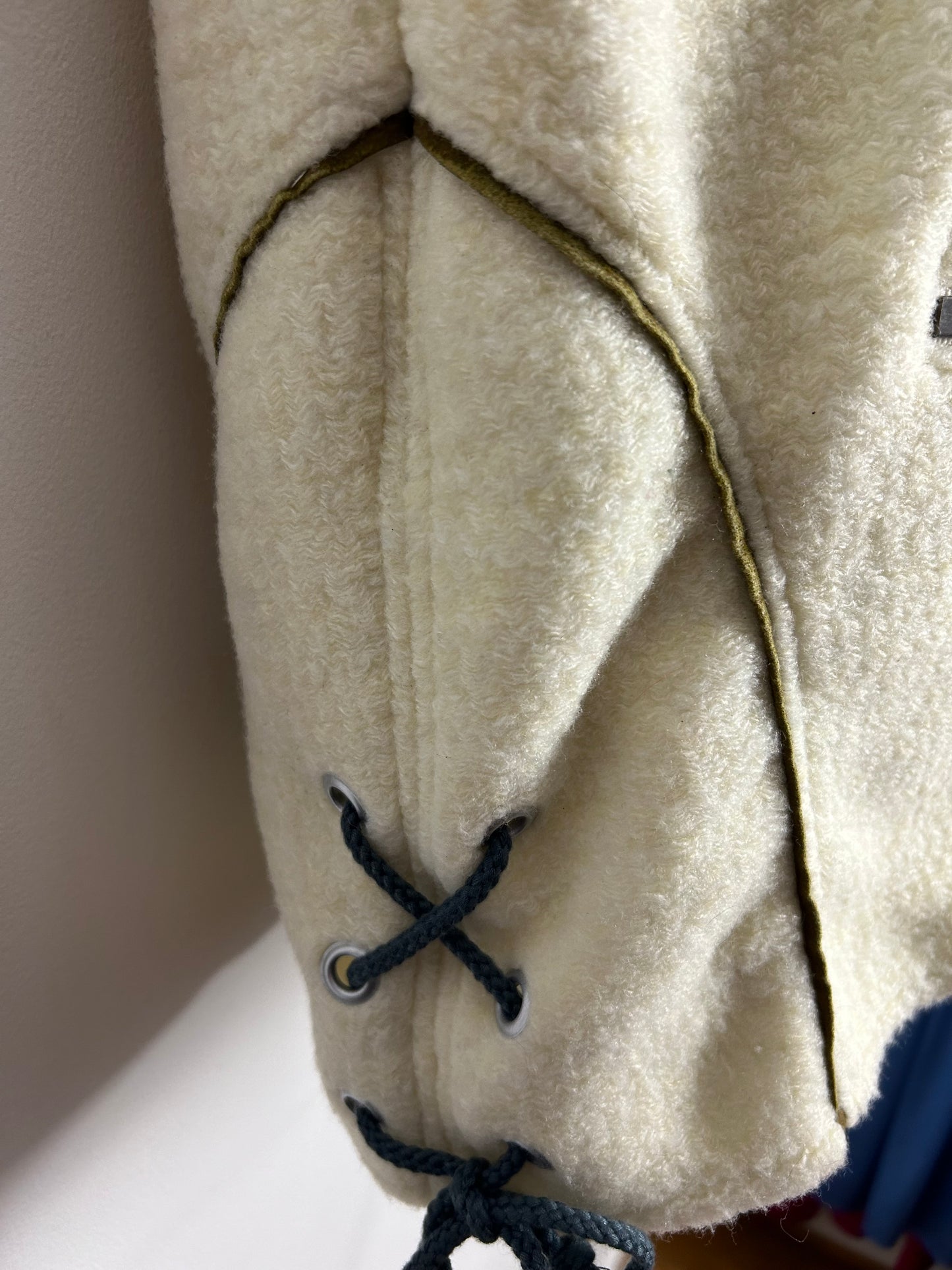 Vintage 1980s Size XL CANYON ACTIVEWEAR Cream & Green Edelwiess Flower Pattern Gilet