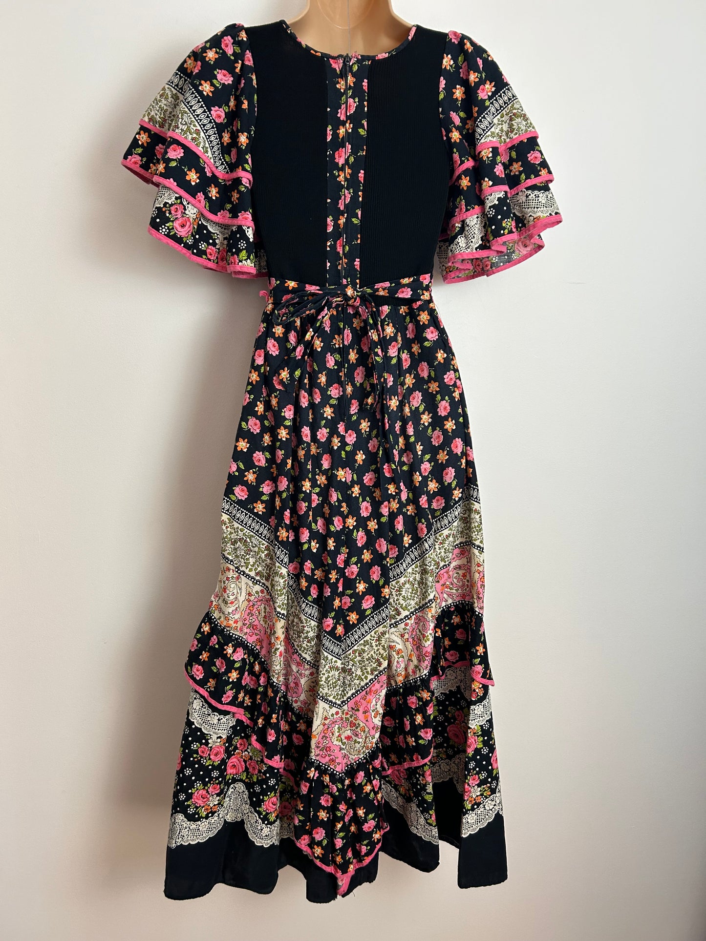 Vintage 1970s CLOCKHOUSE Size 6-8 Black Pink & Orange Floral Cotton Prairie Boho Midi Dress