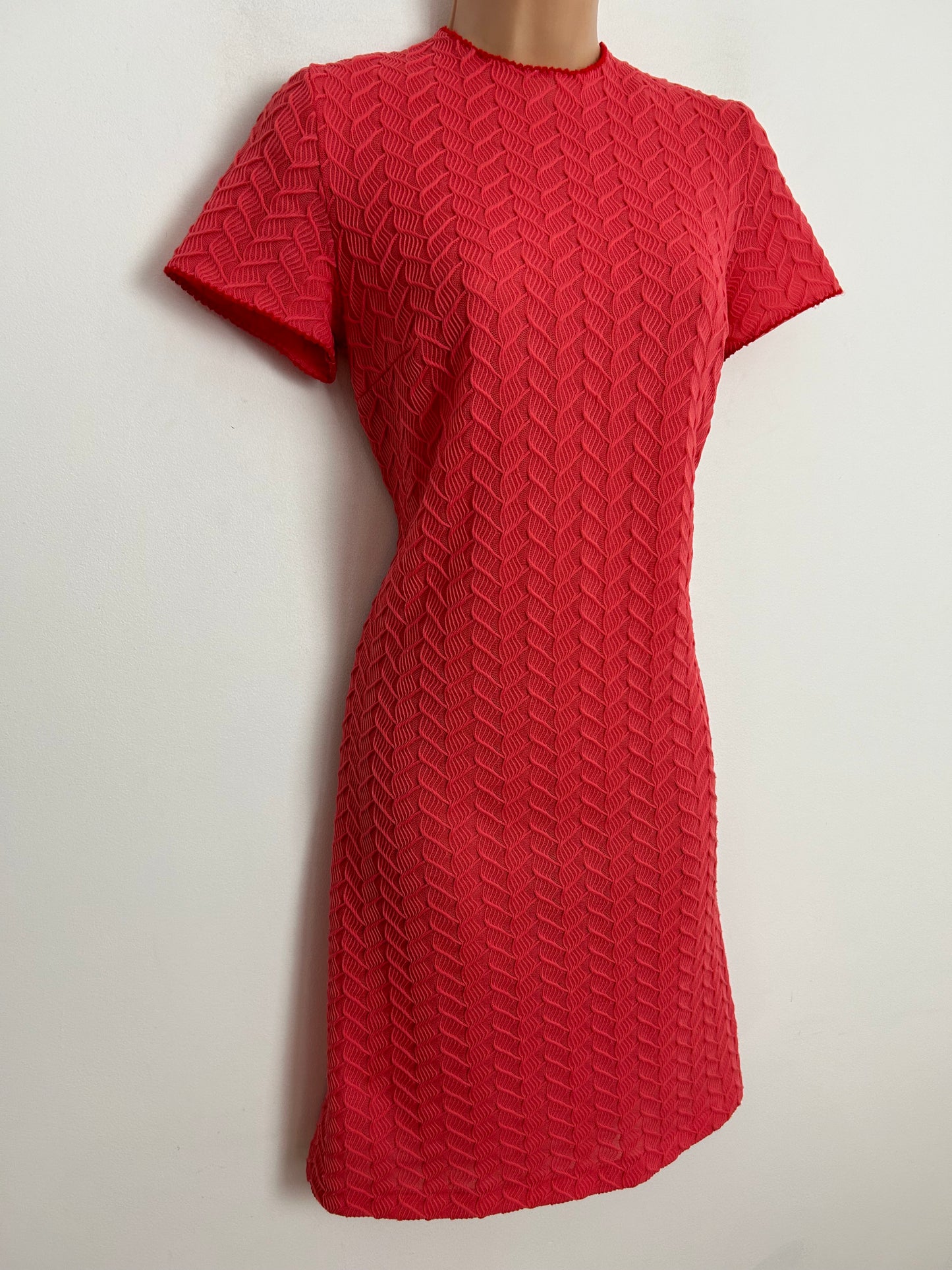 Vintage 1960s UK Size 10 Coral Zig Zag Stripe Textured Short Sleeve Mod Shift Dress