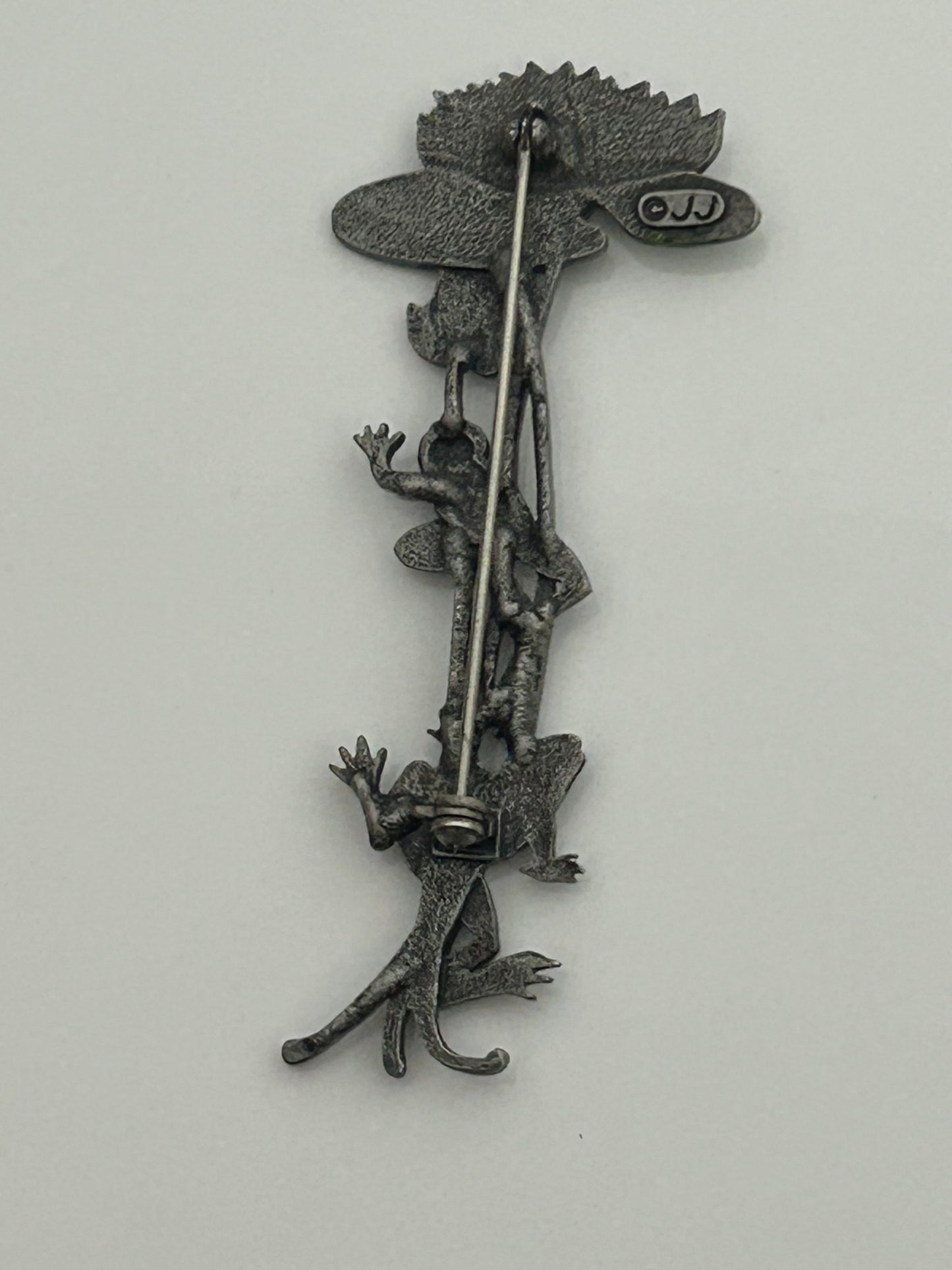 Vintage JJ (JONETTE) Collectable Exquisite Silver Tone Pewter & Green Enamel Frogs & Lily Pad Pin Brooch