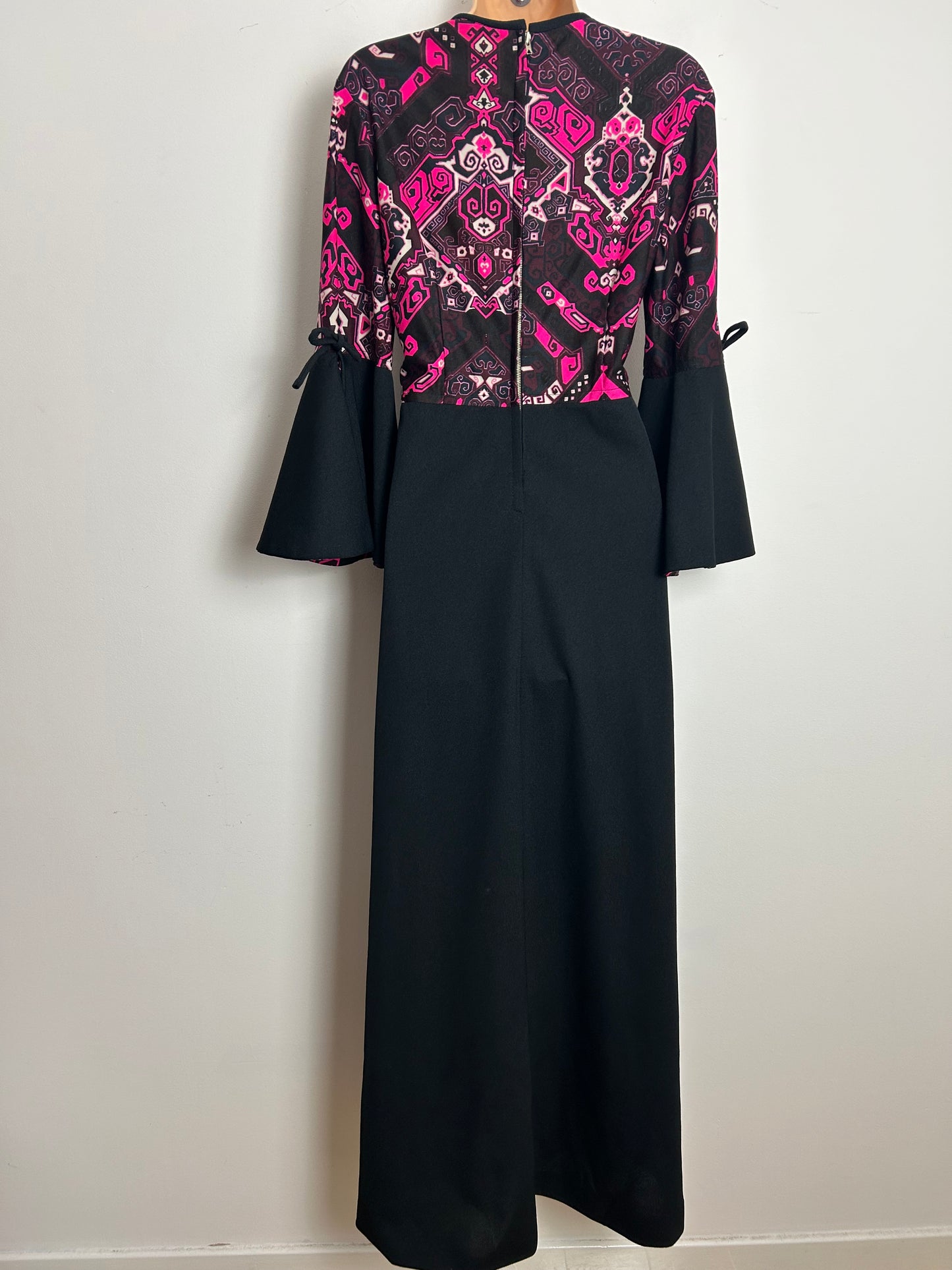 Vintage 1970s Size 14 Black Neon Pink & Maroon Abstract Print Flared Cuff Maxi Dress