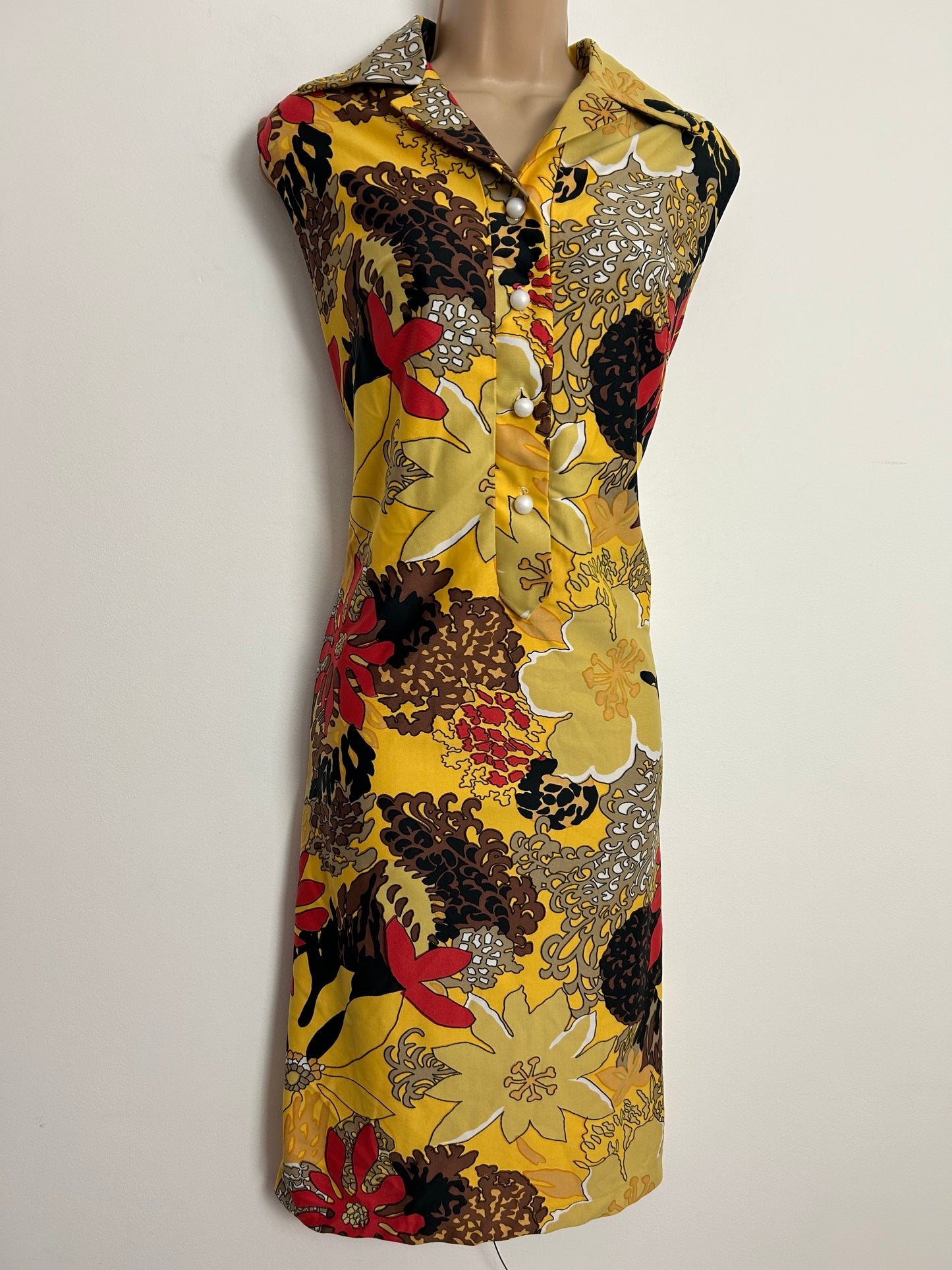 Vintage 1970s Size 14 Yellow Red & Brown Tones Bold Floral Print Sleeveless Mod Shift Dress