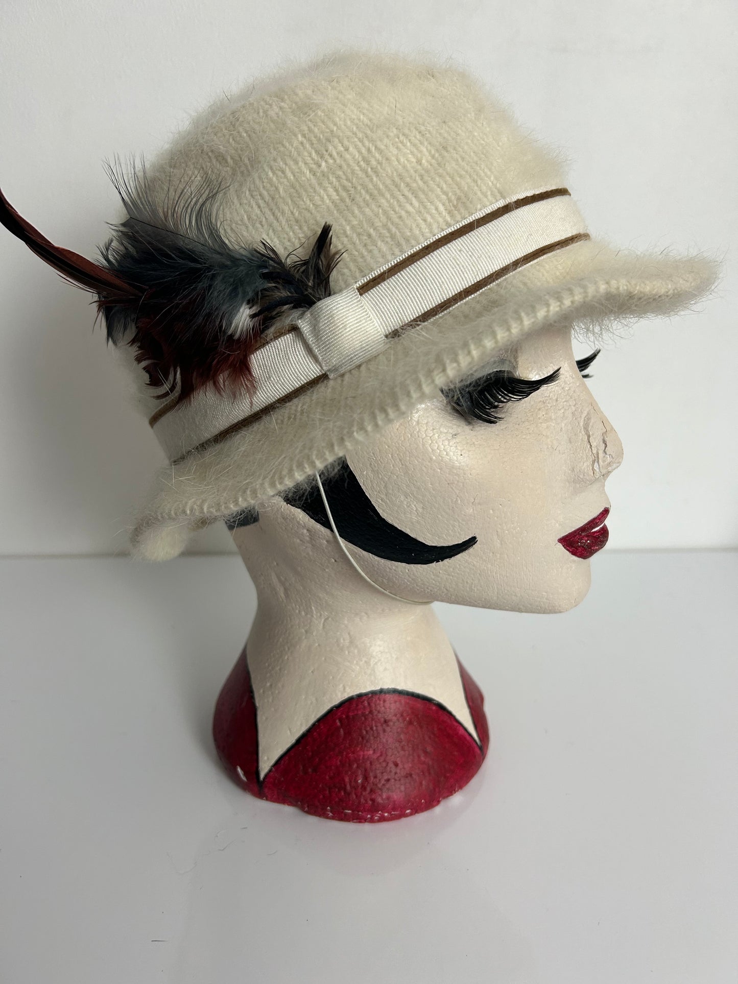 Vintage Cream Angora & Wool Mix Grosgrain Ribbon & Feather Detail Hat