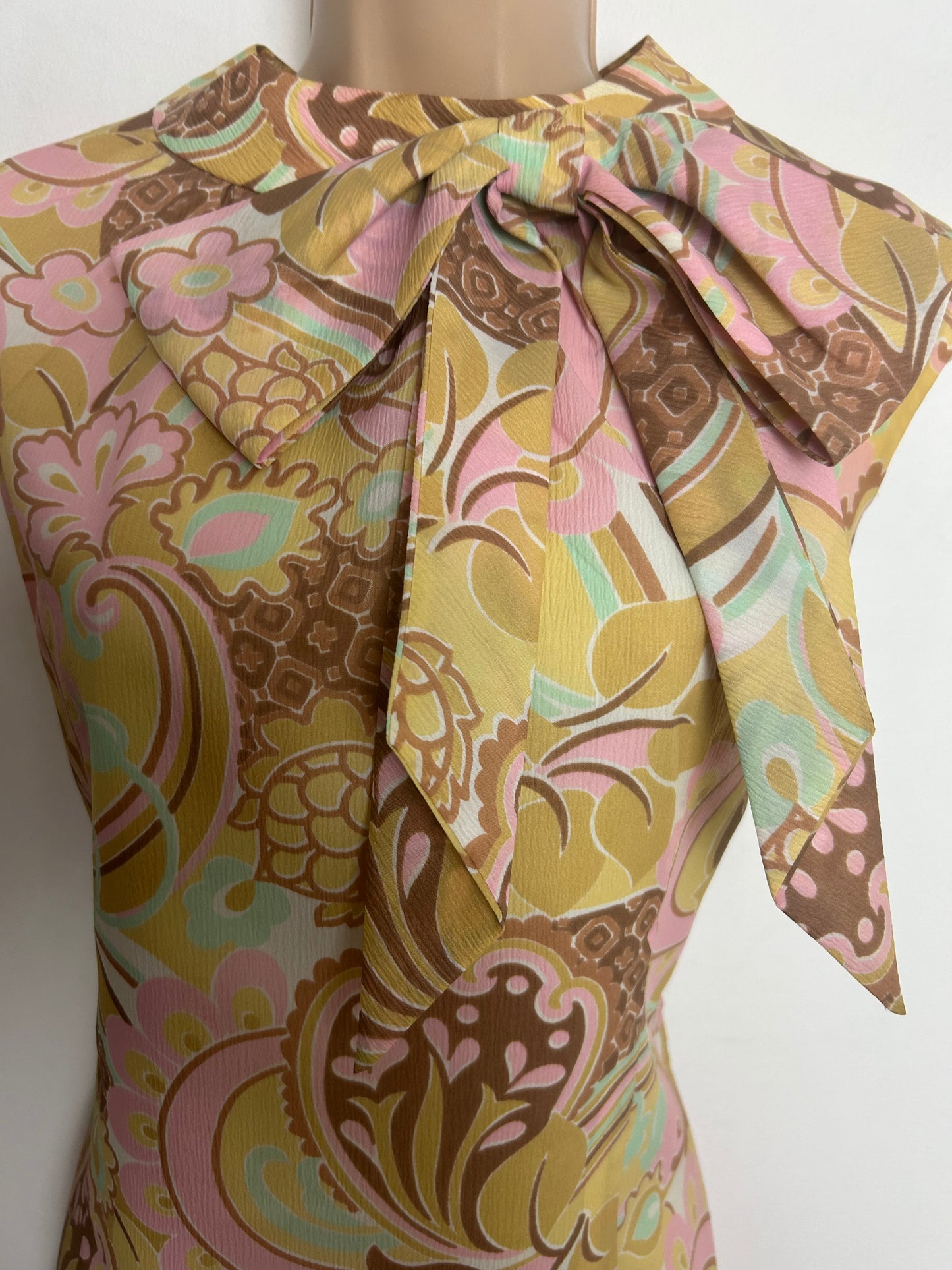Vintage 1960s HARDOB Size 12-14 Beige Pink & Mint Green Floral Print Bow Detail Mod Shift Dress