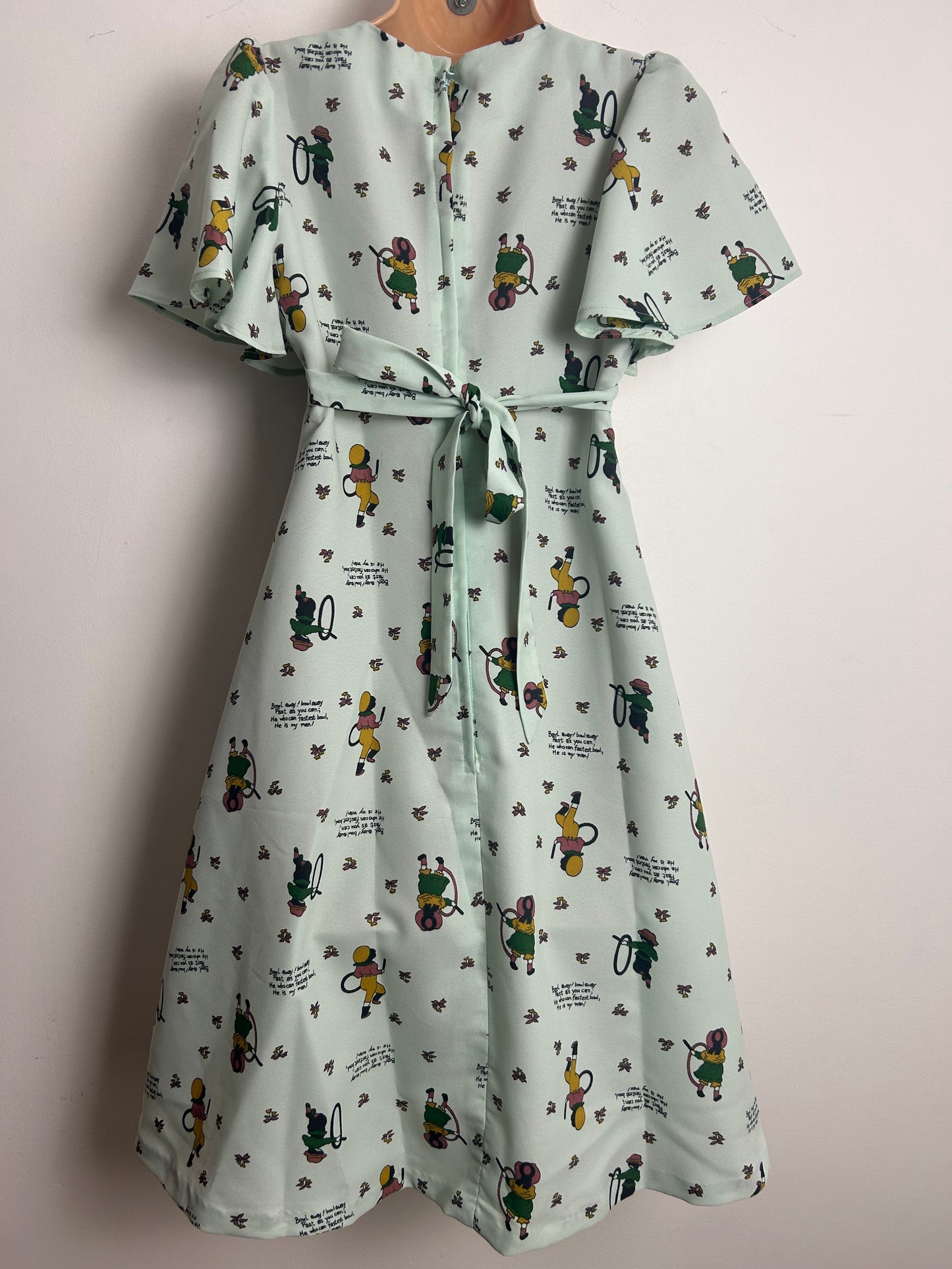 Vintage Late 60s/Early70s Size 6 Pale Mint Green Folk Song Lyrics Hoop Rolling Novelty Print Dress