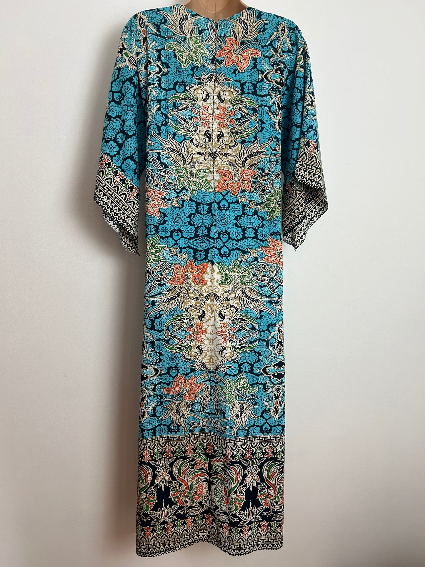 Vintage 1970s One Size Up To Size 14-16 Blue Beige & Orange Thai Batik Print Short Wide Sleeve Cotton Kaftan